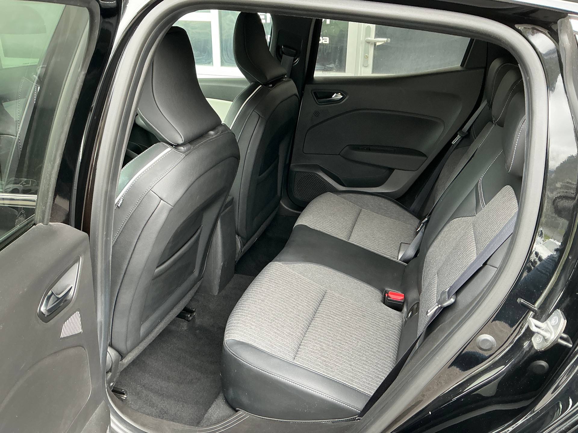 RENAULT Clio 1.3 TCe techno-image-5