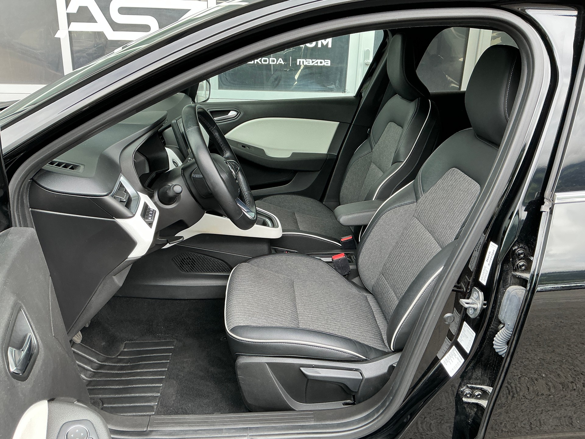 RENAULT Clio 1.3 TCe techno-image-8