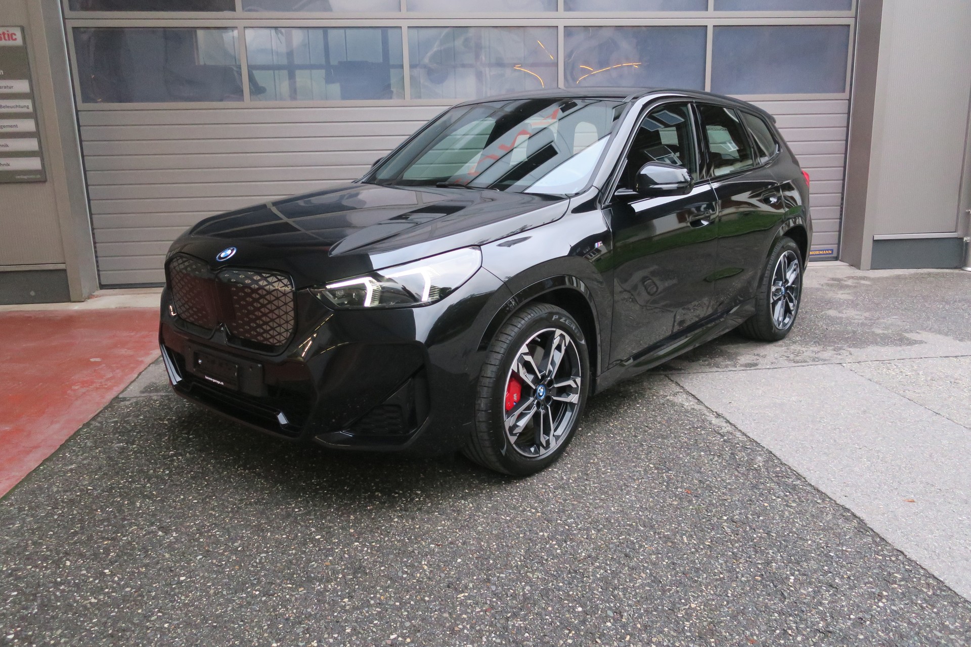 BMW iX1 xDrive 30 M Sport Pro-image-0