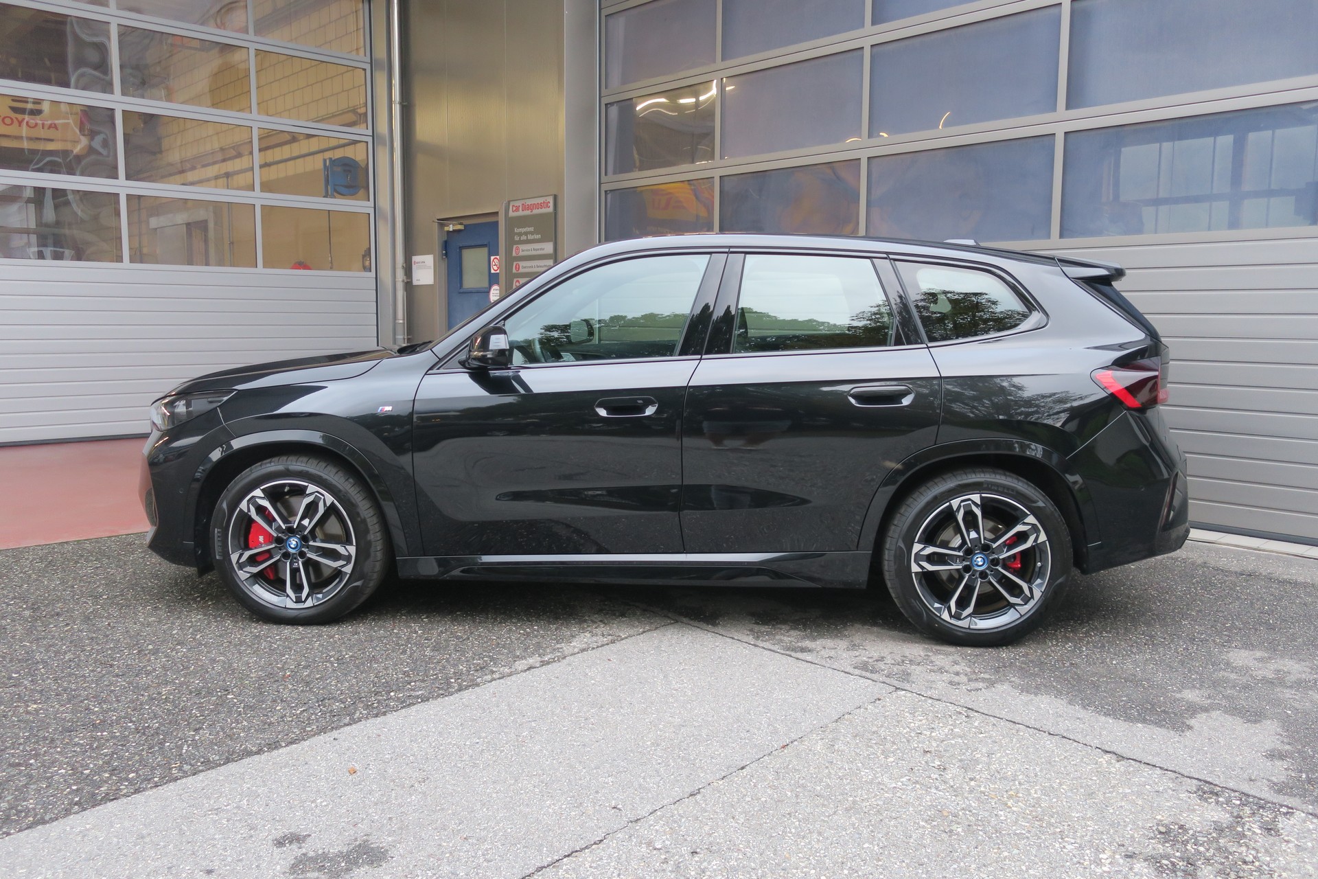 BMW iX1 xDrive 30 M Sport Pro-image-3