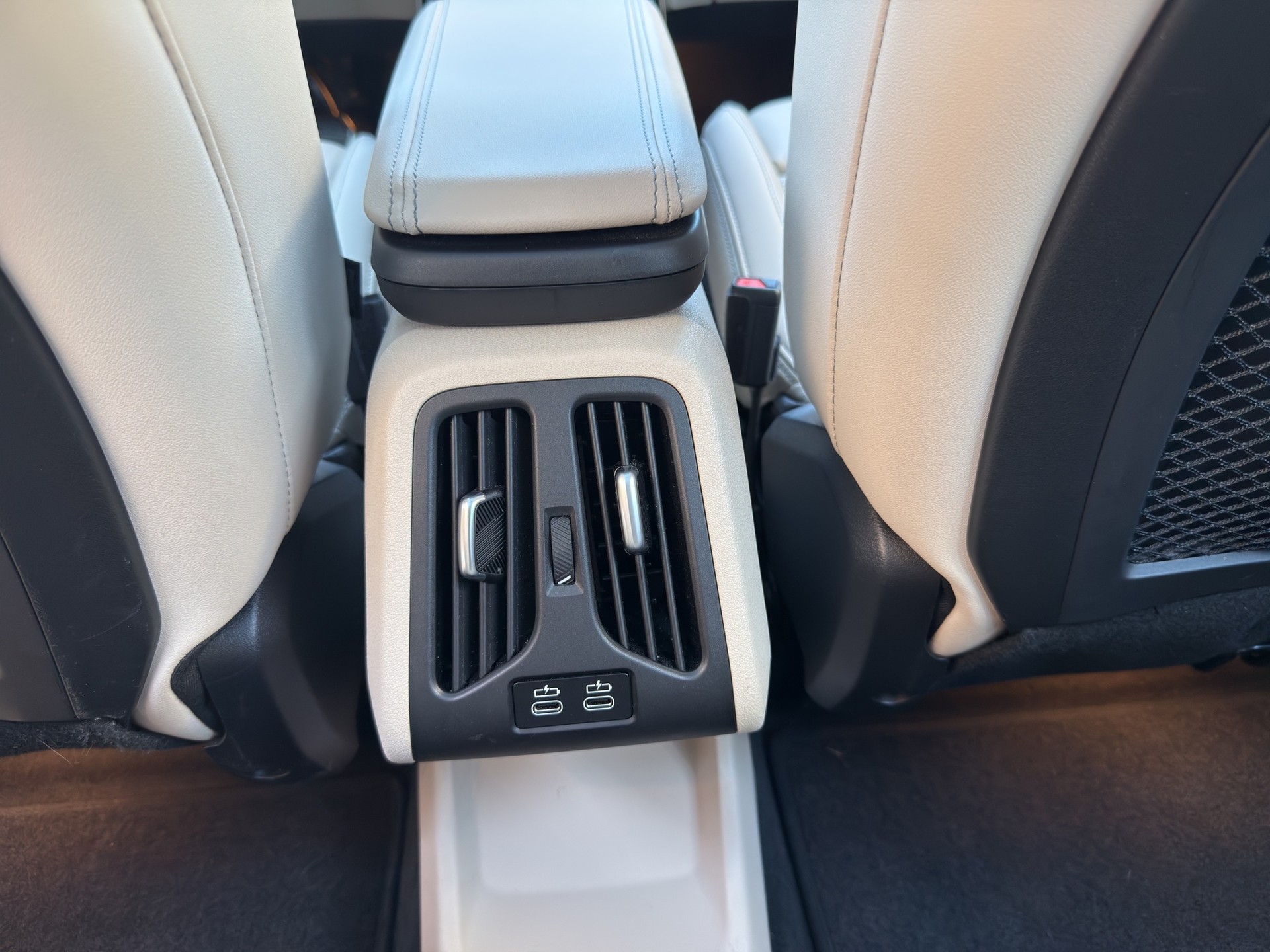 BMW iX1 U11 30 xDrive-image-15