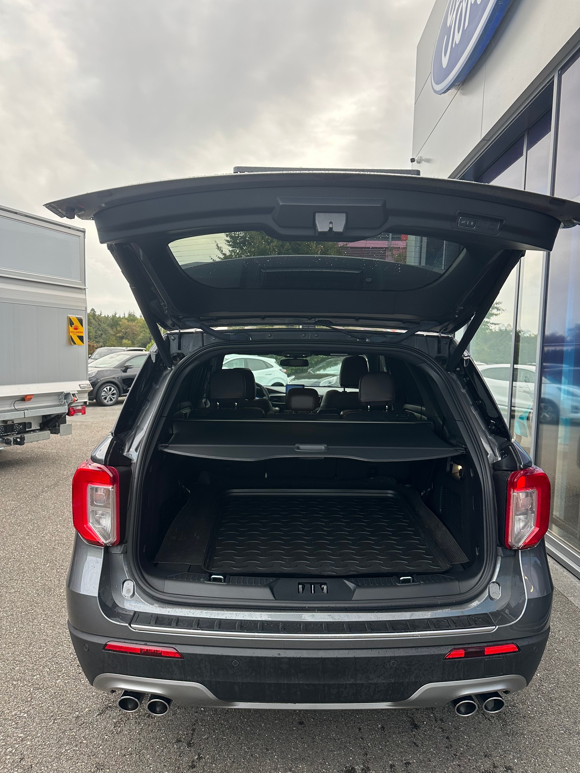 FORD Explorer 3.0 V6 Plug-in Hybrid Platinum-image-6