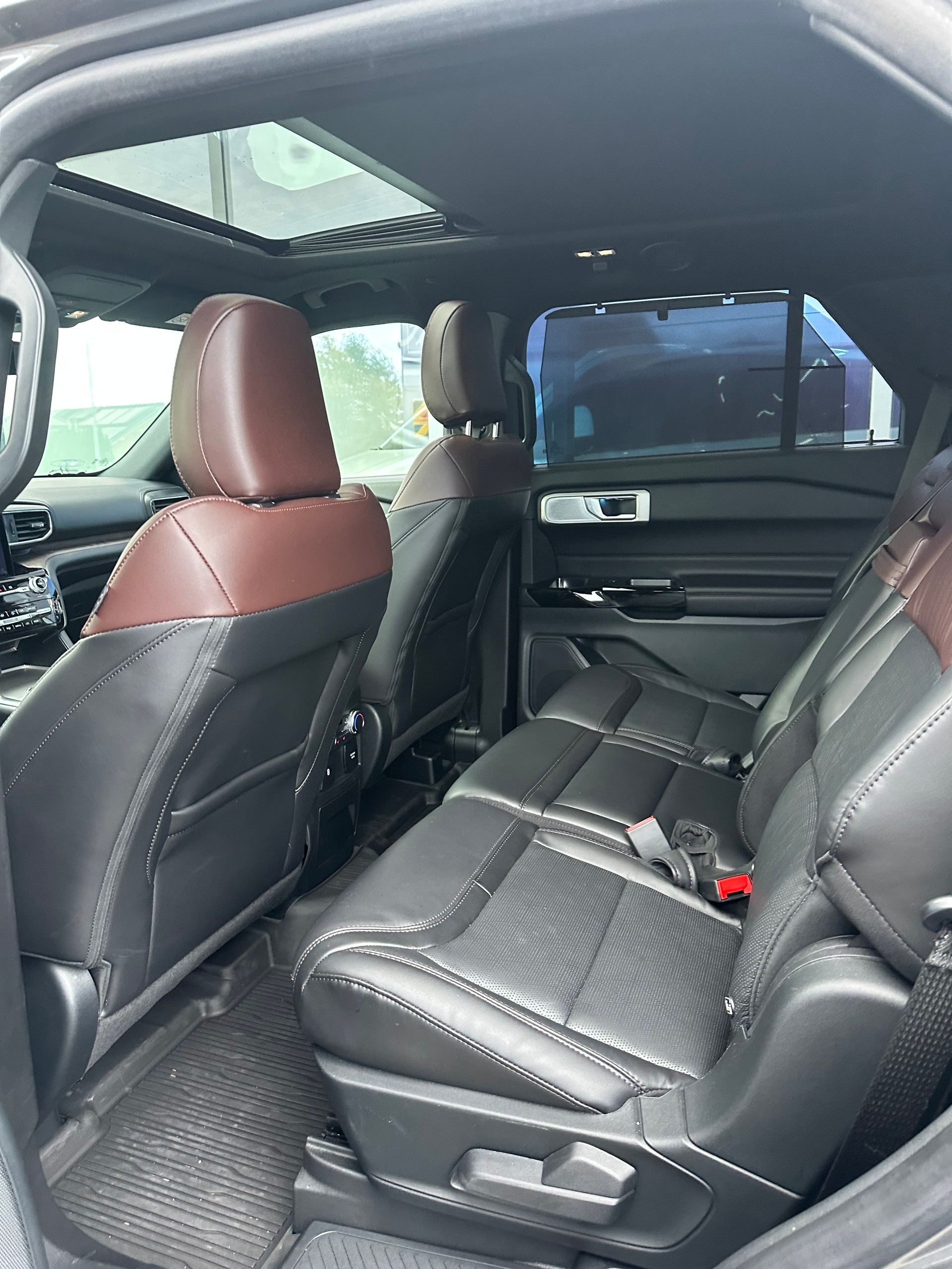 FORD Explorer 3.0 V6 Plug-in Hybrid Platinum-image-11