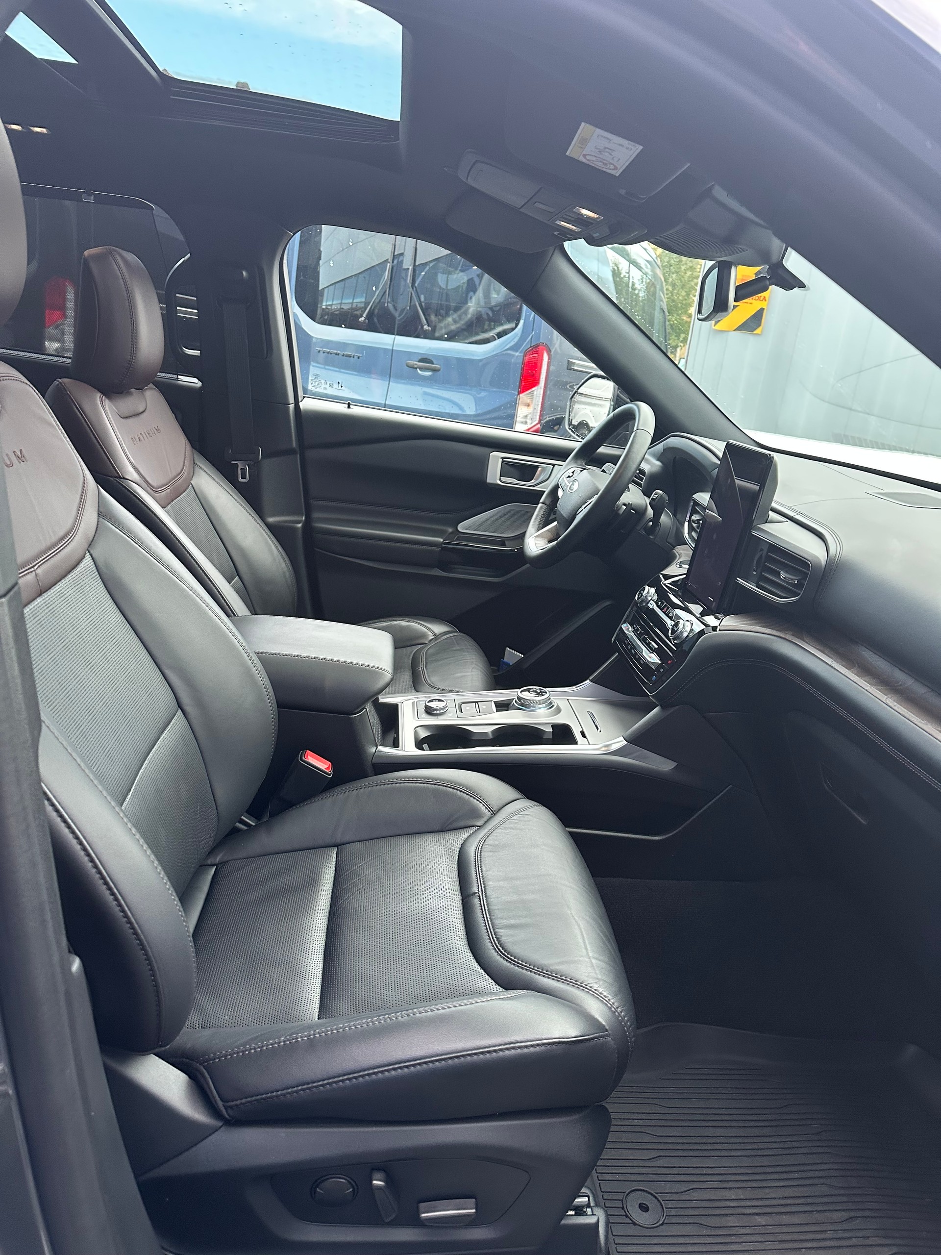 FORD Explorer 3.0 V6 Plug-in Hybrid Platinum-image-12