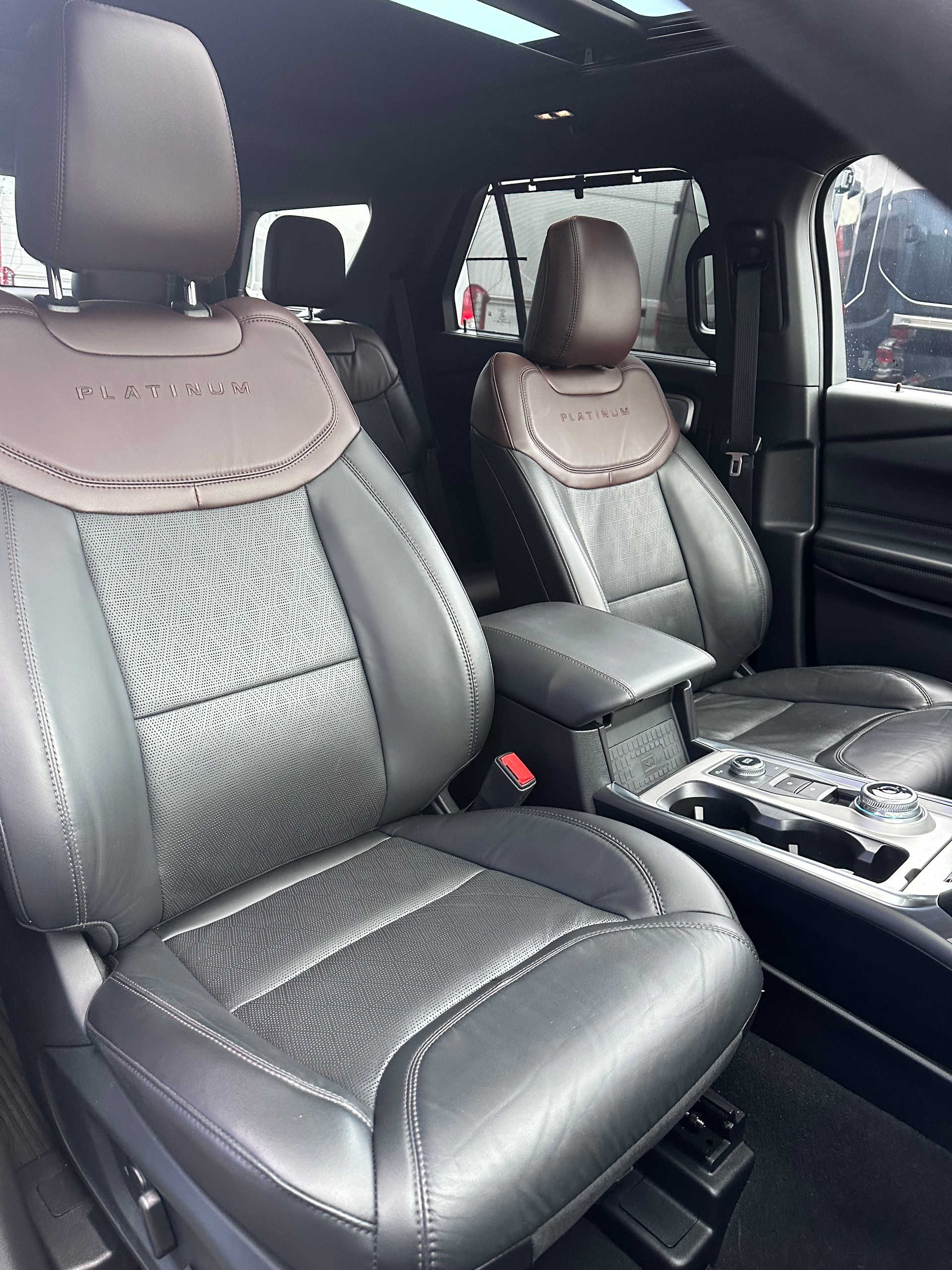 FORD Explorer 3.0 V6 Plug-in Hybrid Platinum-image-14