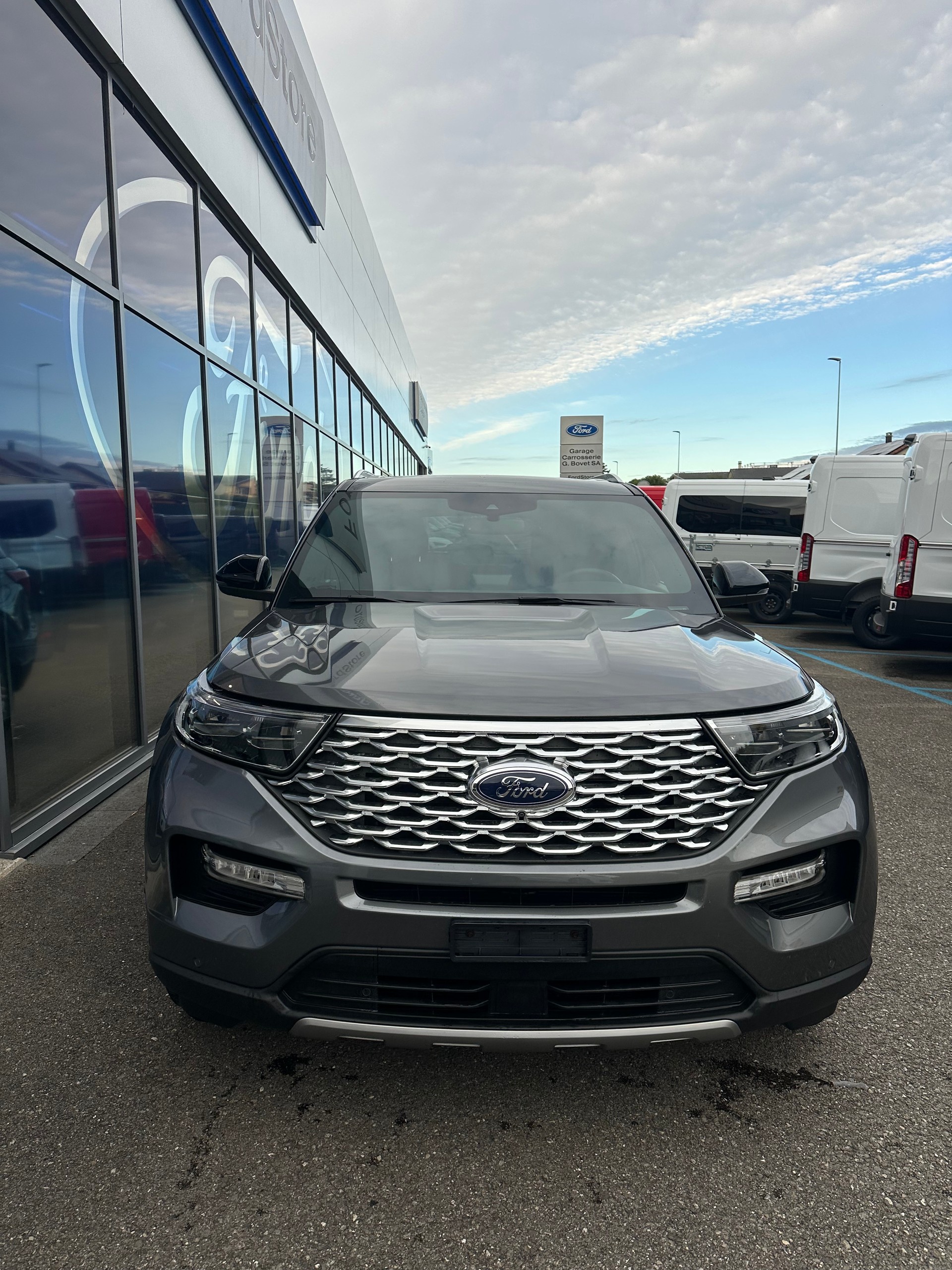 FORD Explorer 3.0 V6 Plug-in Hybrid Platinum-image-8