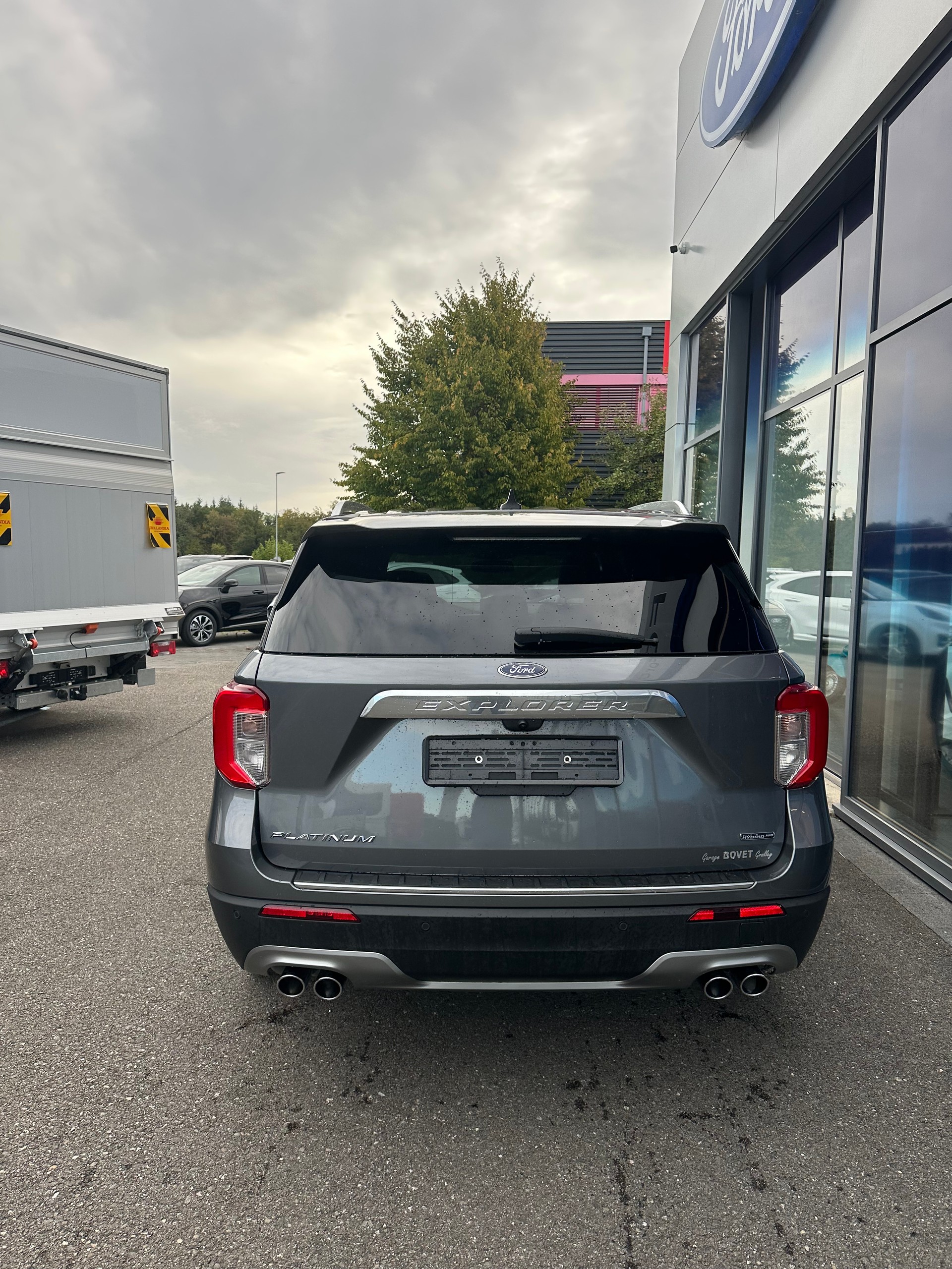 FORD Explorer 3.0 V6 Plug-in Hybrid Platinum-image-4