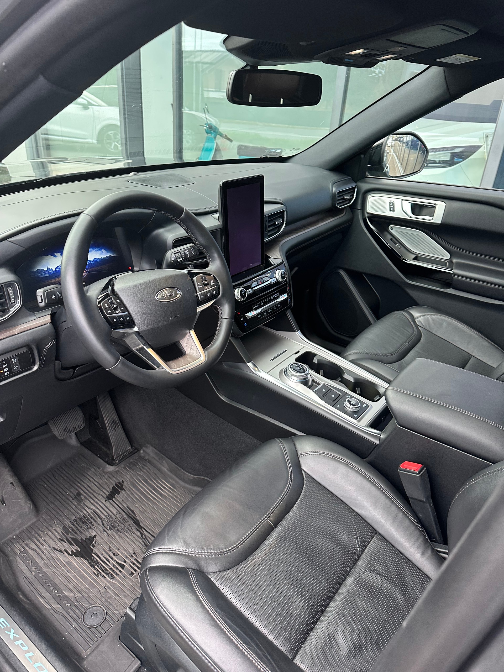 FORD Explorer 3.0 V6 Plug-in Hybrid Platinum-image-9