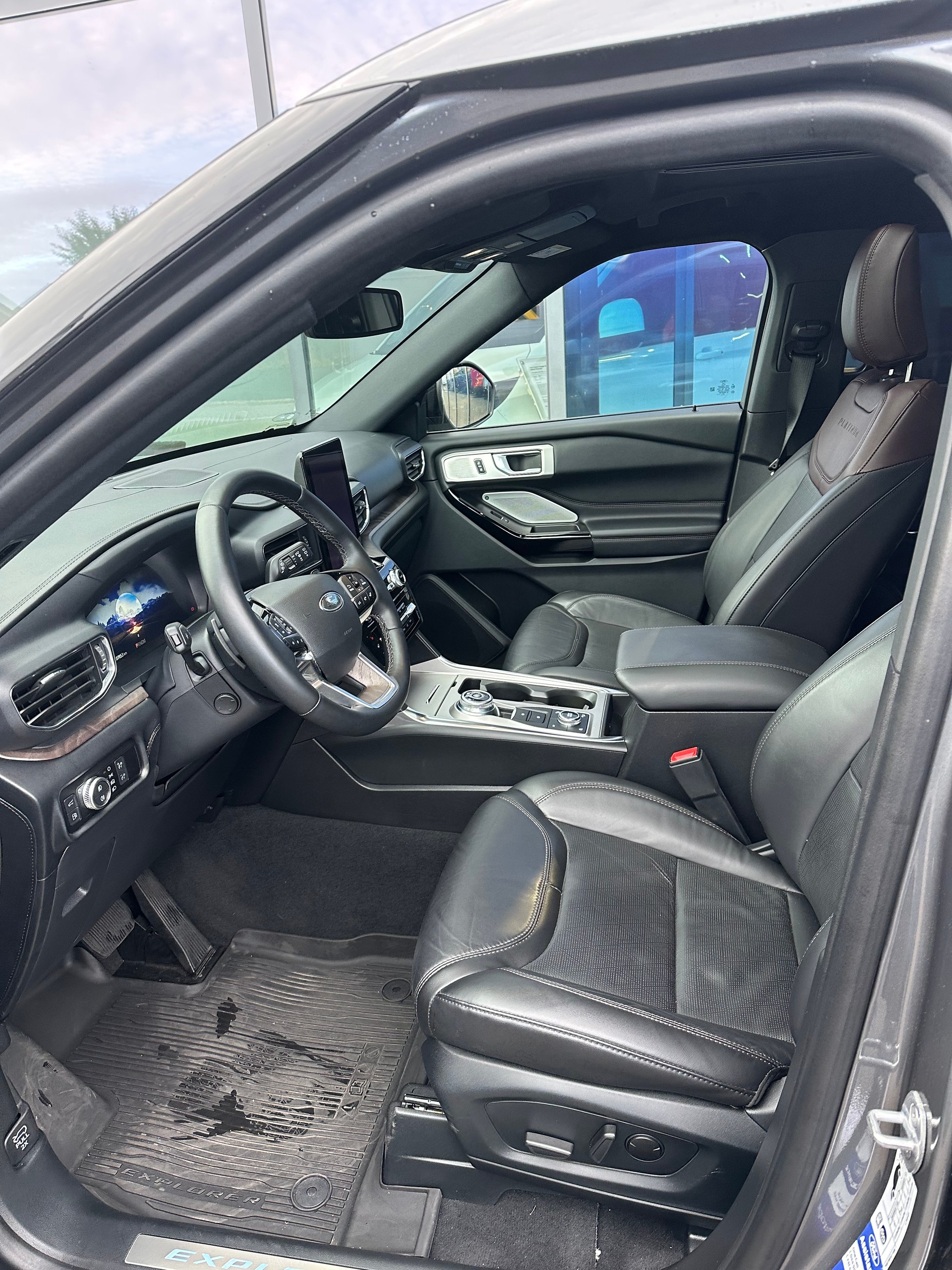 FORD Explorer 3.0 V6 Plug-in Hybrid Platinum-image-10