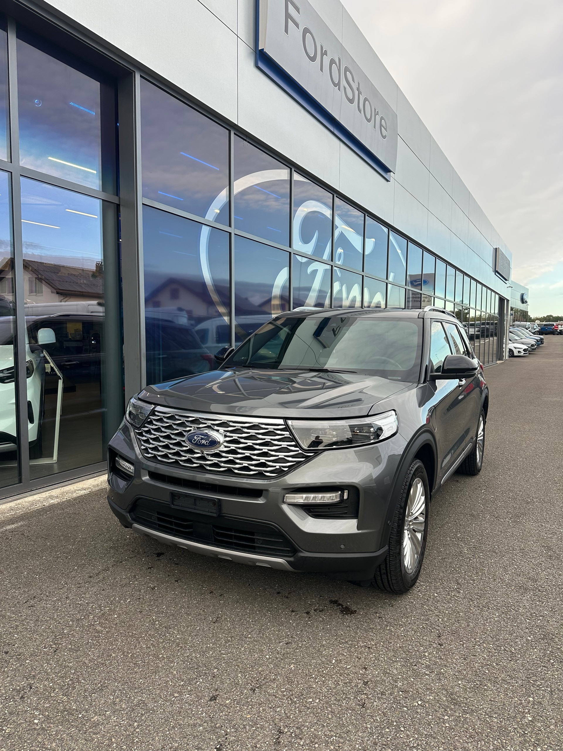 FORD Explorer 3.0 V6 Plug-in Hybrid Platinum-image-0