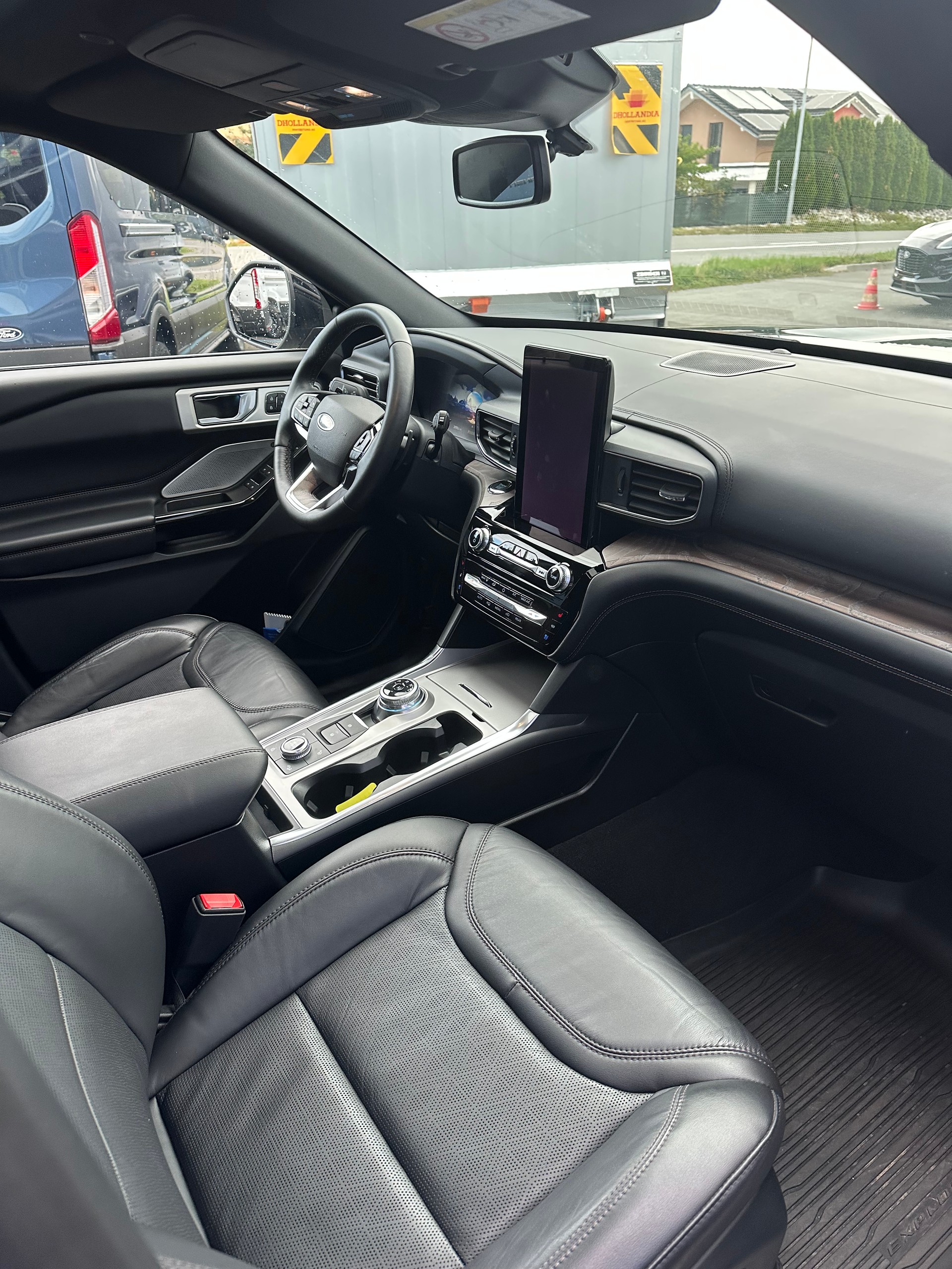 FORD Explorer 3.0 V6 Plug-in Hybrid Platinum-image-13