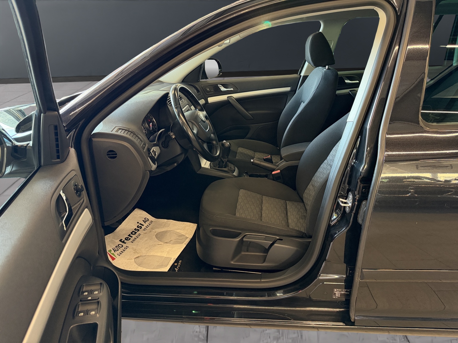 SKODA Octavia Combi 1.8 TSI Arosa 4x4-image-15