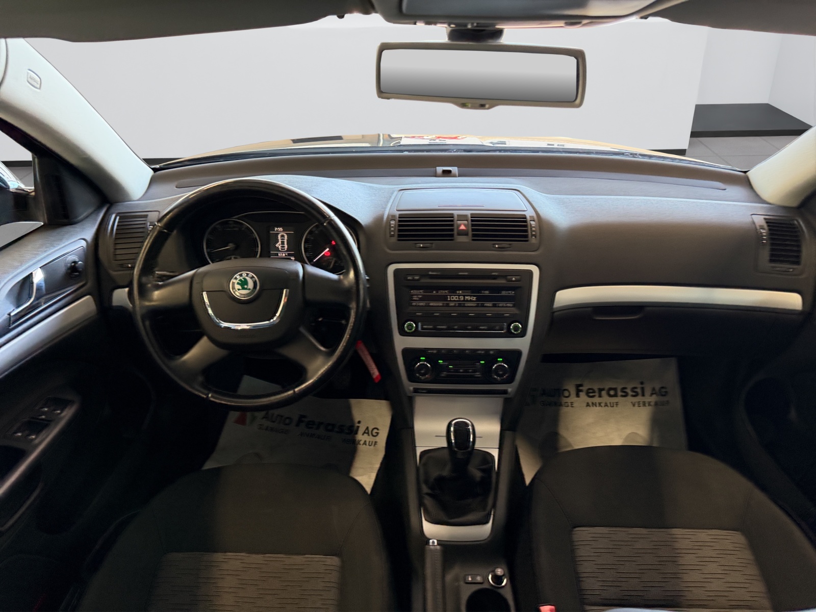 SKODA Octavia Combi 1.8 TSI Arosa 4x4-image-11