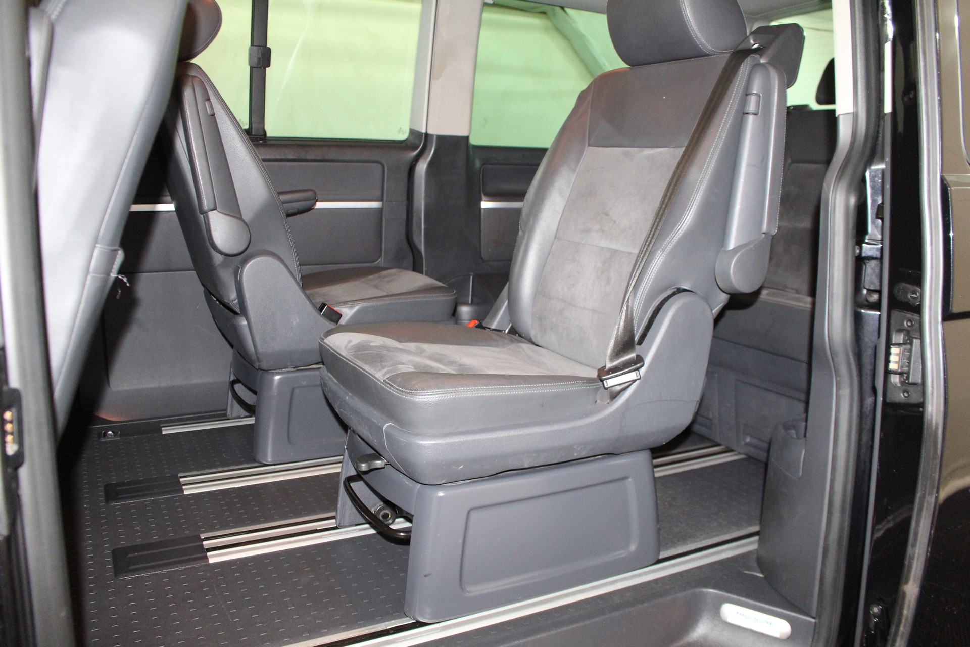 VW T5 Multivan 2.0 TSI 204 Highline DSG 4m-image-8