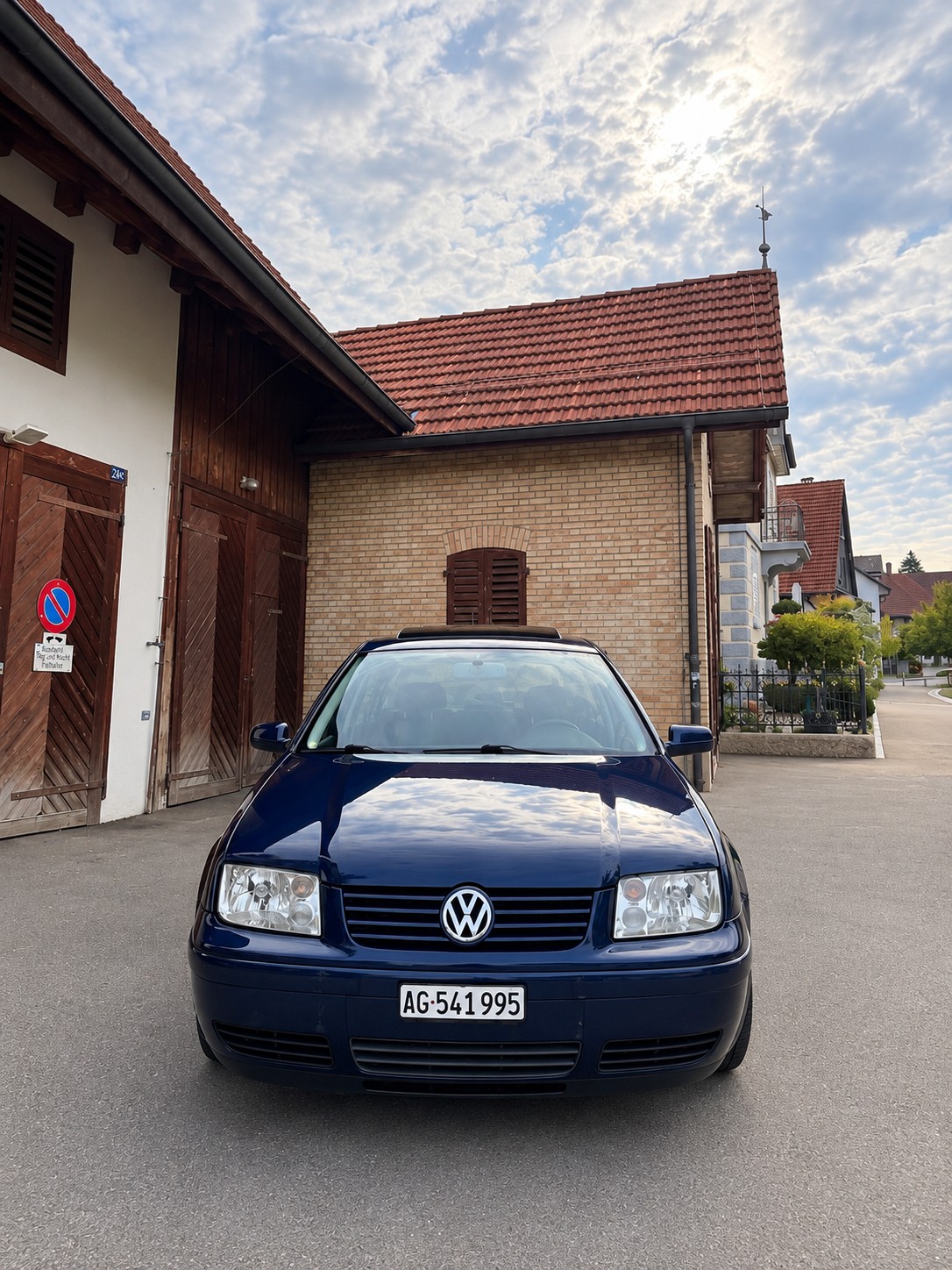 VW BORA 2.3 V5 Highline | frisch ab MFK & Service | Automat | Klima-image-2