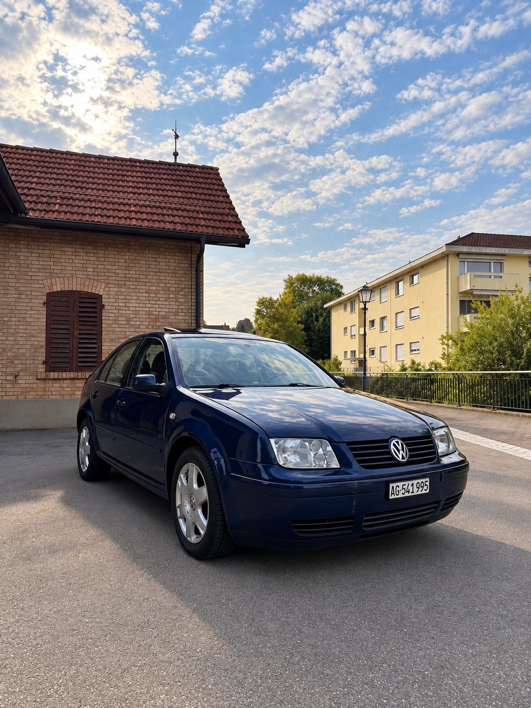 VW BORA 2.3 V5 Highline | frisch ab MFK & Service | Automat | Klima-image-1
