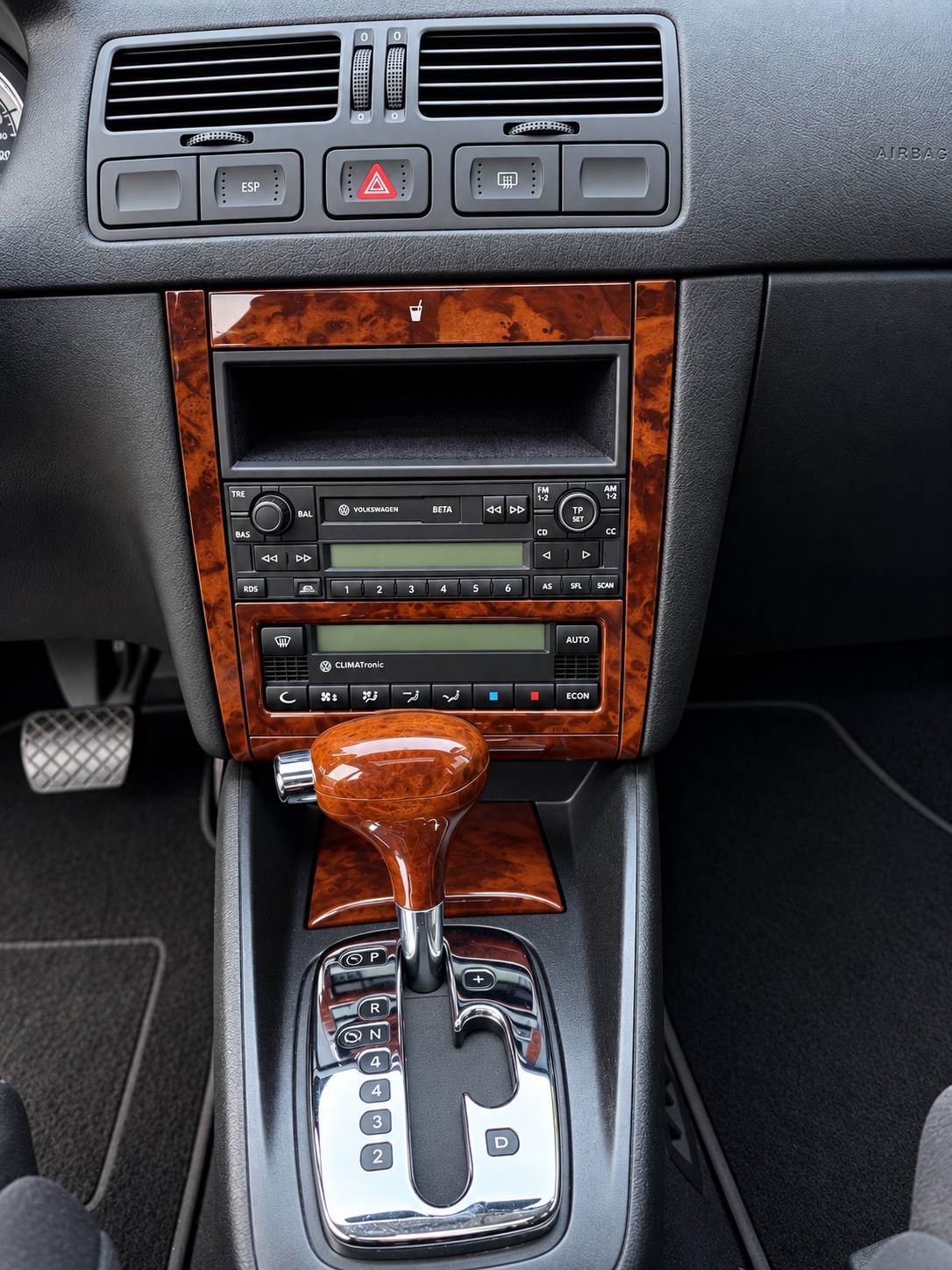 VW BORA 2.3 V5 Highline | frisch ab MFK & Service | Automat | Klima-image-8