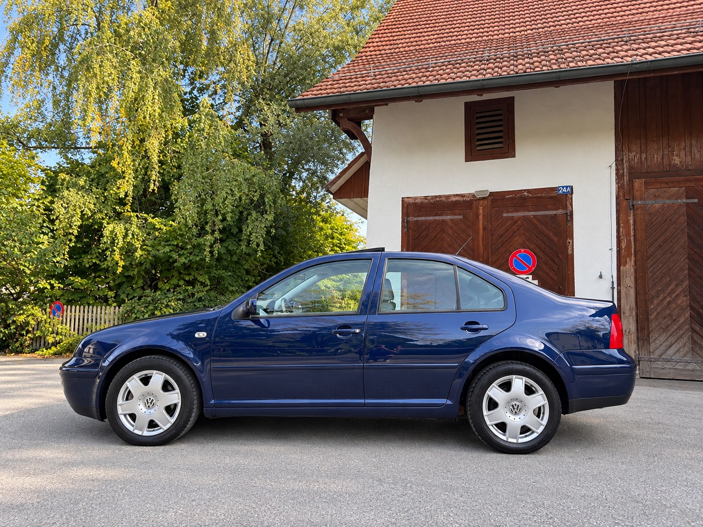 VW BORA 2.3 V5 Highline | frisch ab MFK & Service | Automat | Klima-image-4