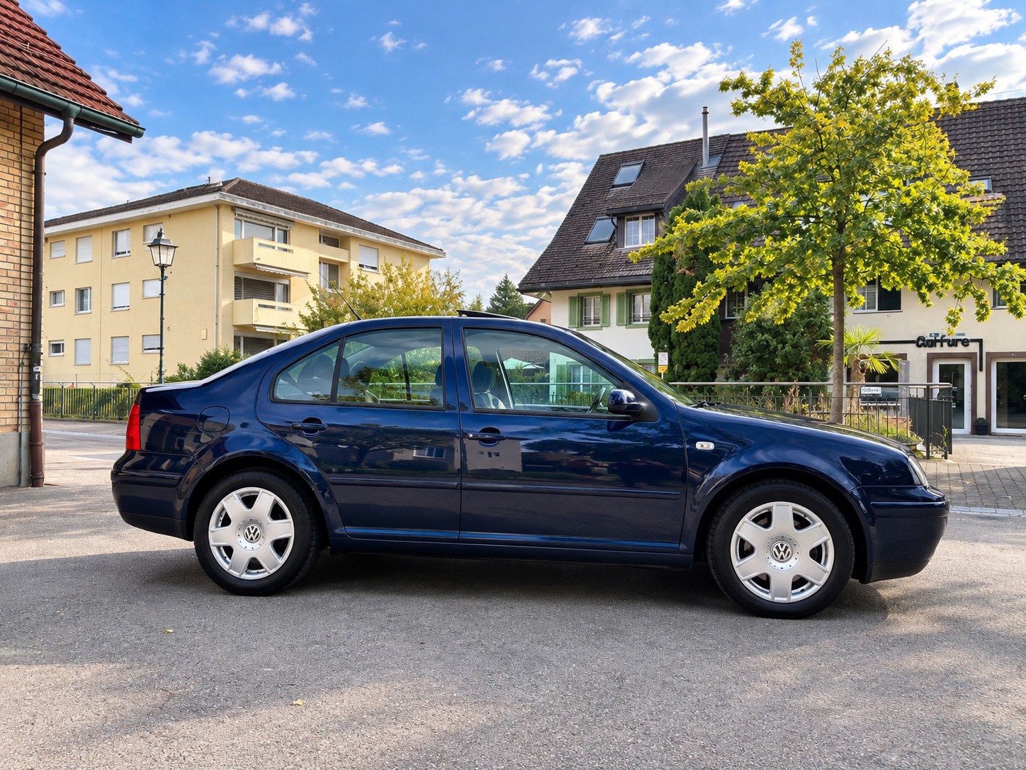 VW BORA 2.3 V5 Highline | frisch ab MFK & Service | Automat | Klima-image-3