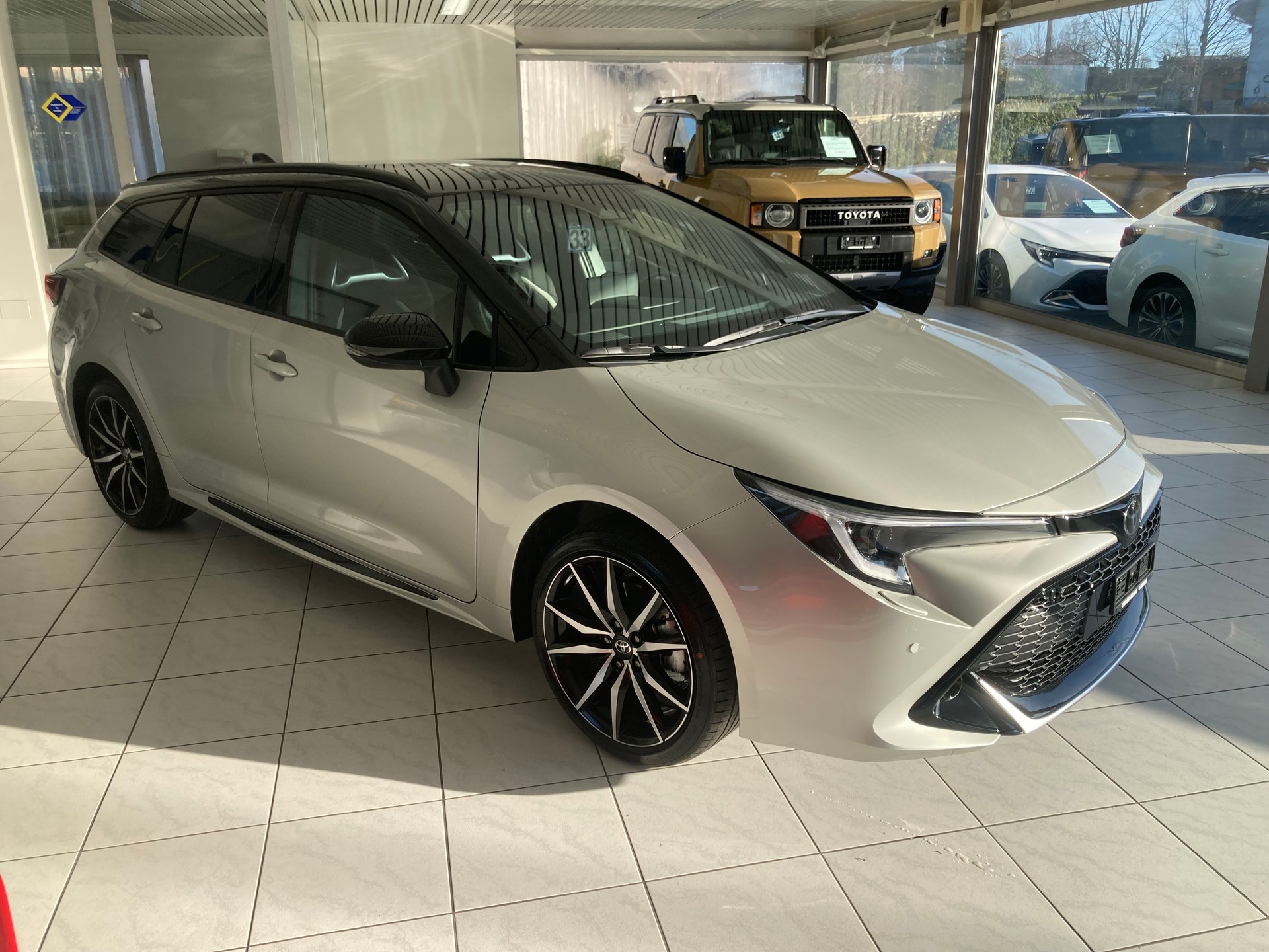 TOYOTA Corolla Touring Sports 2.0 HSD GR Sport e-CVT-image-2