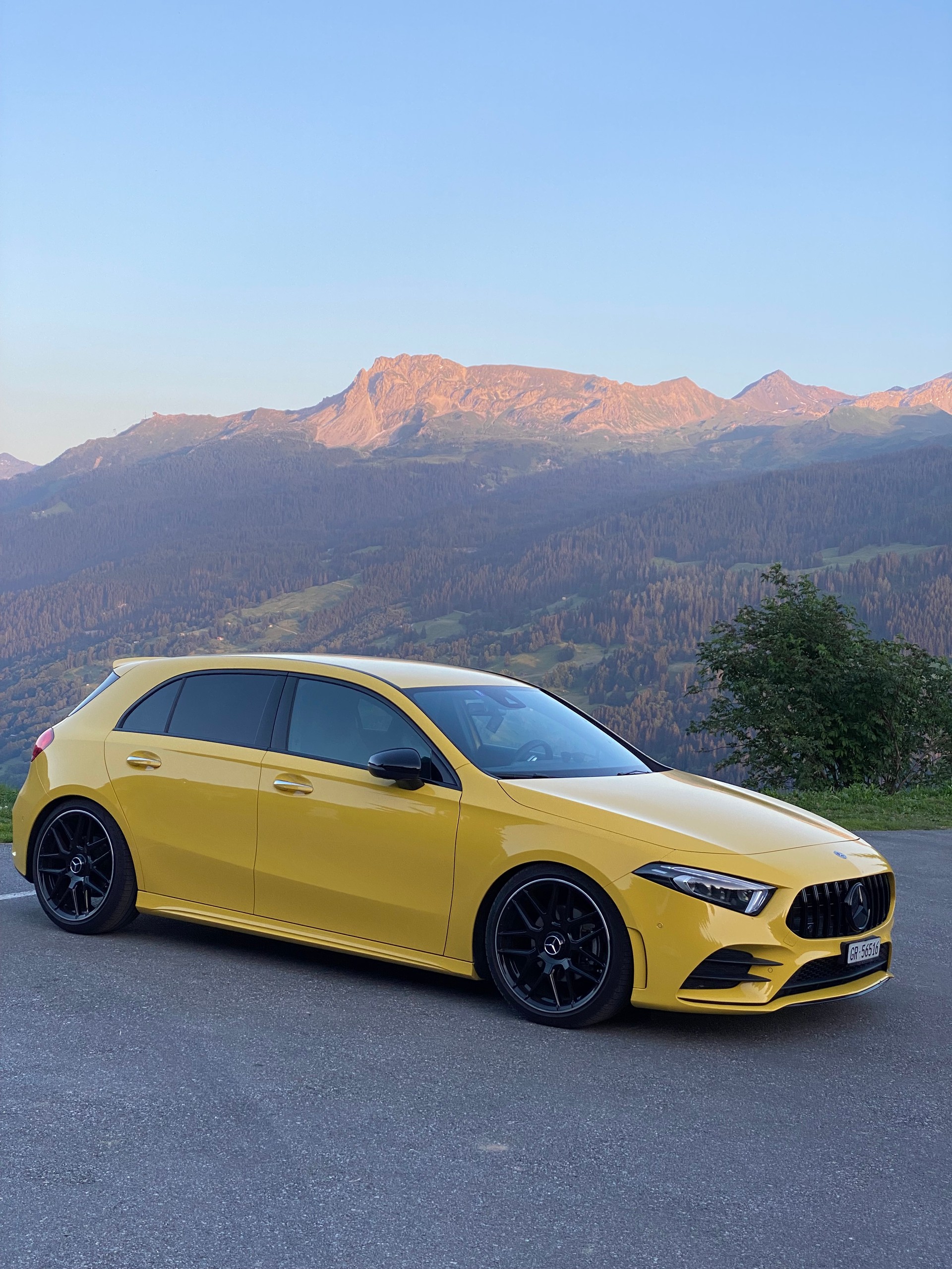 MERCEDES-BENZ A 200 d AMG Line-image-0