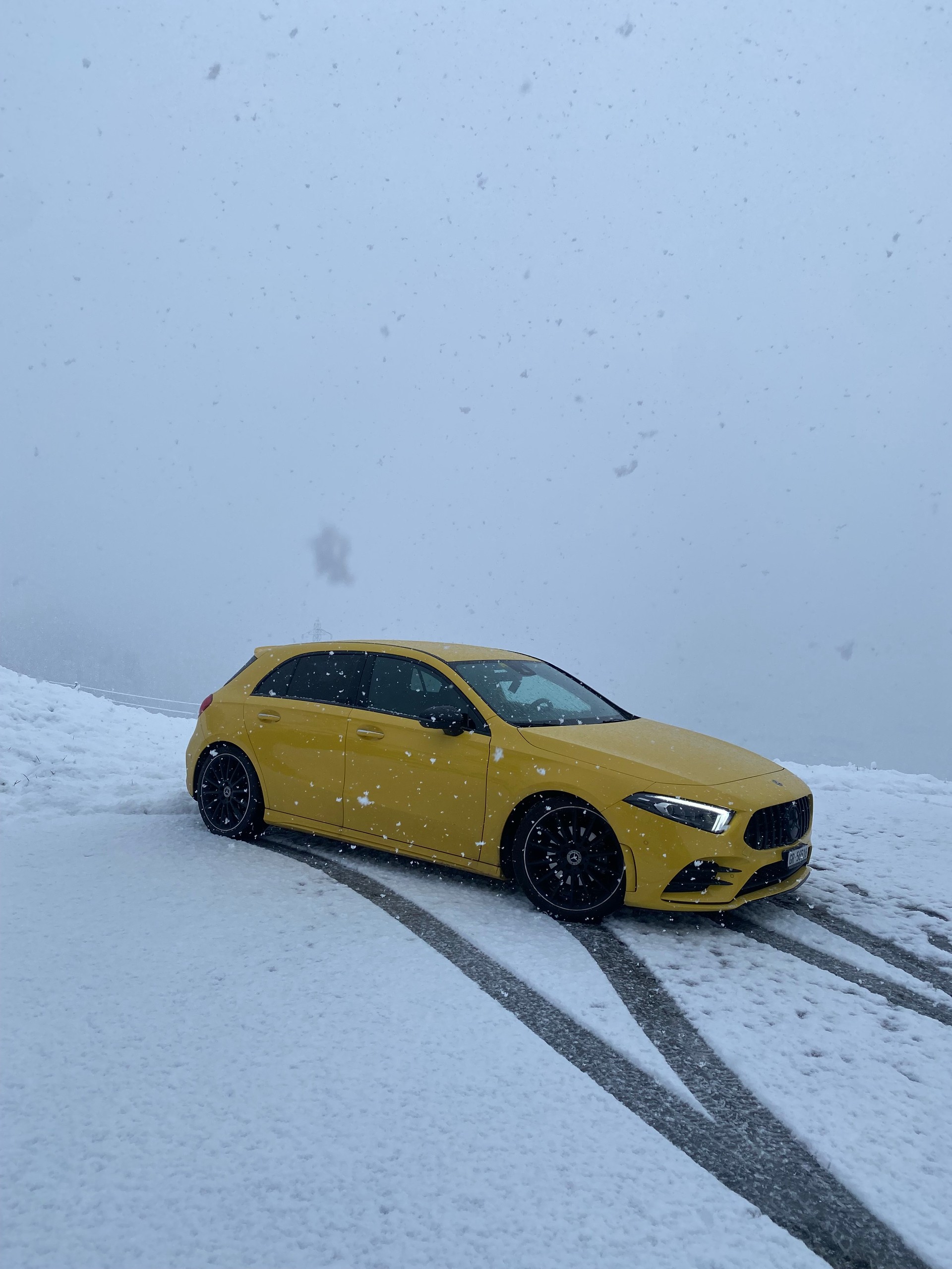 MERCEDES-BENZ A 200 d AMG Line-image-4