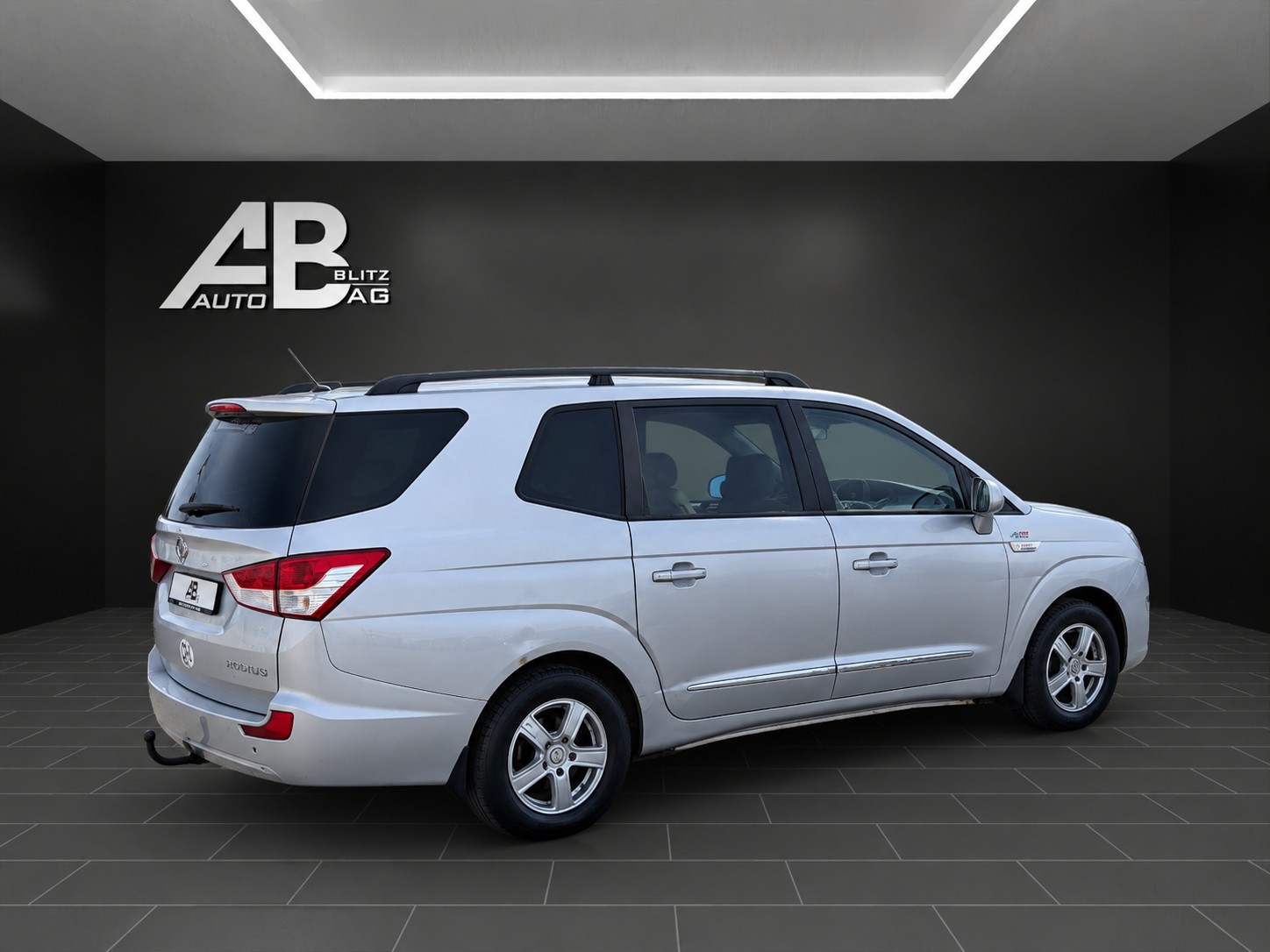 KGM-SsangYong Rodius SV200 e-XDi Sapphire 4WD E-Tronic * 7-Plätzer *-image-4