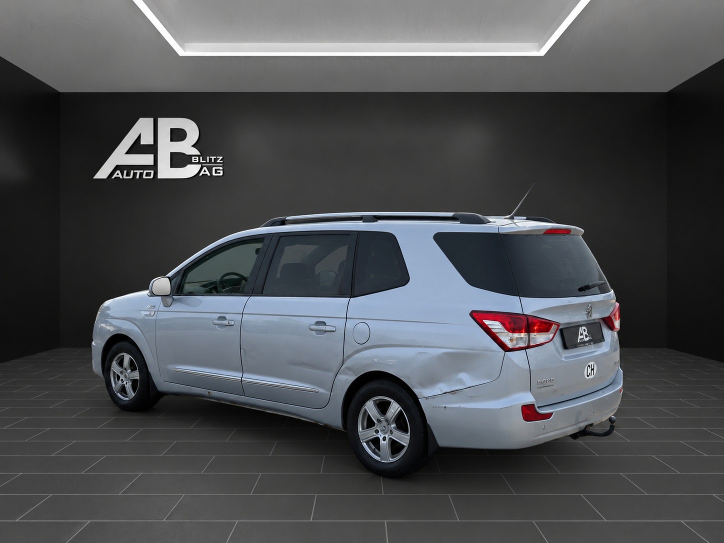 KGM-SsangYong Rodius SV200 e-XDi Sapphire 4WD E-Tronic * 7-Plätzer *-image-2