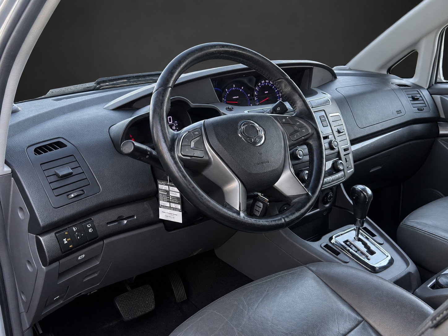 KGM-SsangYong Rodius SV200 e-XDi Sapphire 4WD E-Tronic * 7-Plätzer *-image-7
