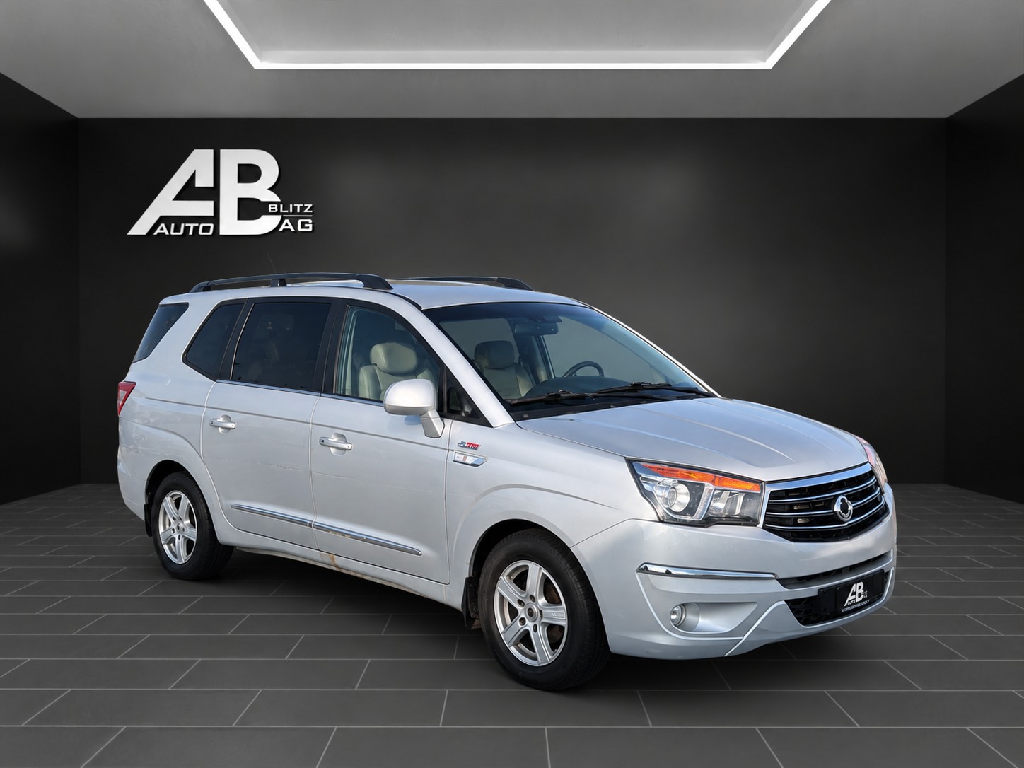 KGM-SsangYong Rodius SV200 e-XDi Sapphire 4WD E-Tronic * 7-Plätzer *-image-5