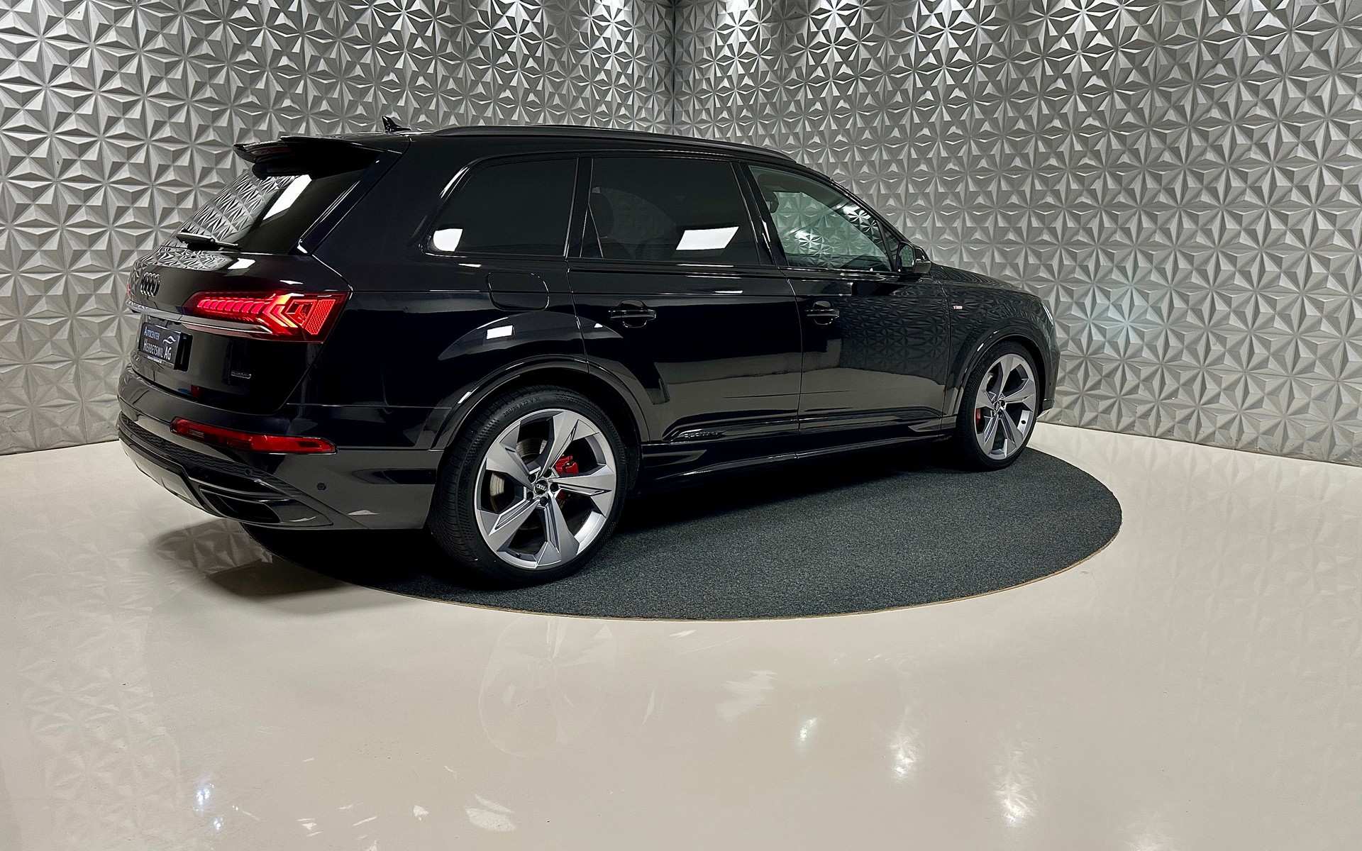 AUDI Q7 55 TFSI S Line quattro tiptronic-image-4