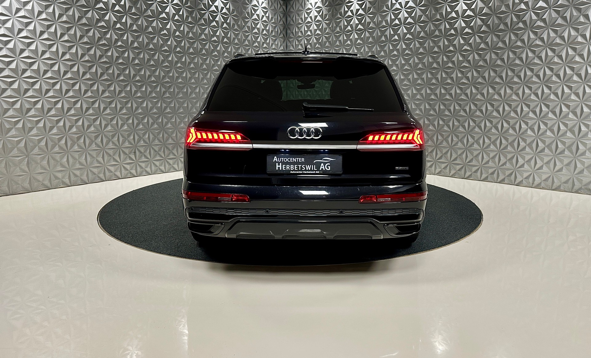 AUDI Q7 55 TFSI S Line quattro tiptronic-image-5