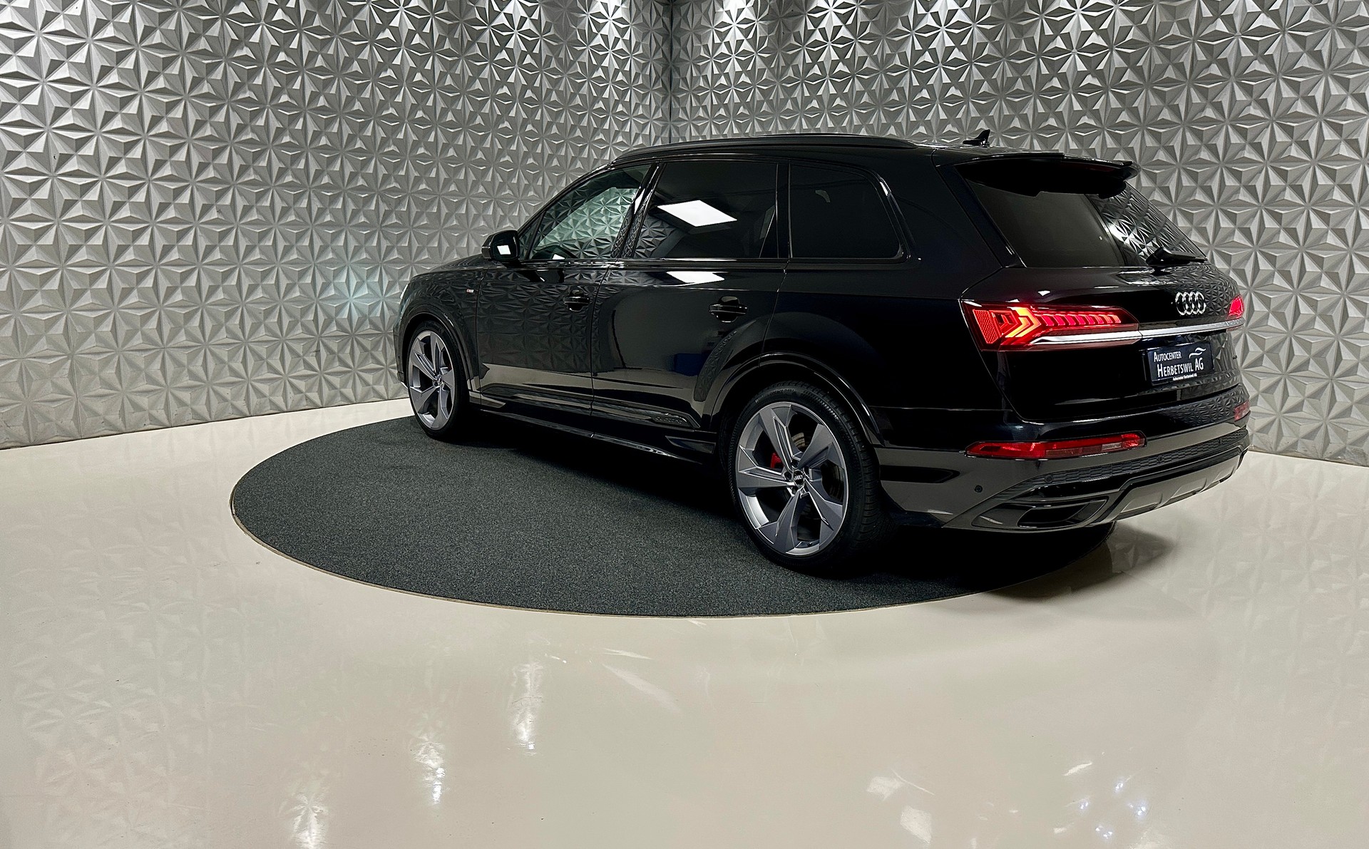 AUDI Q7 55 TFSI S Line quattro tiptronic-image-6