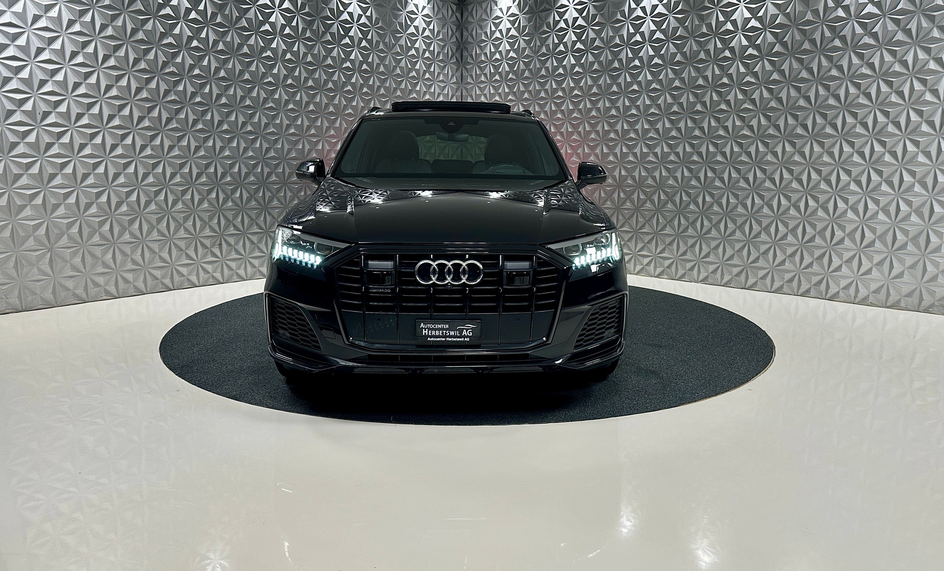 AUDI Q7 55 TFSI S Line quattro tiptronic-image-1