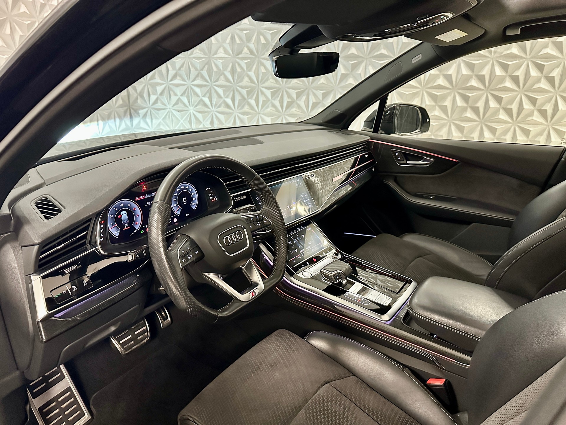 AUDI Q7 55 TFSI S Line quattro tiptronic-image-12