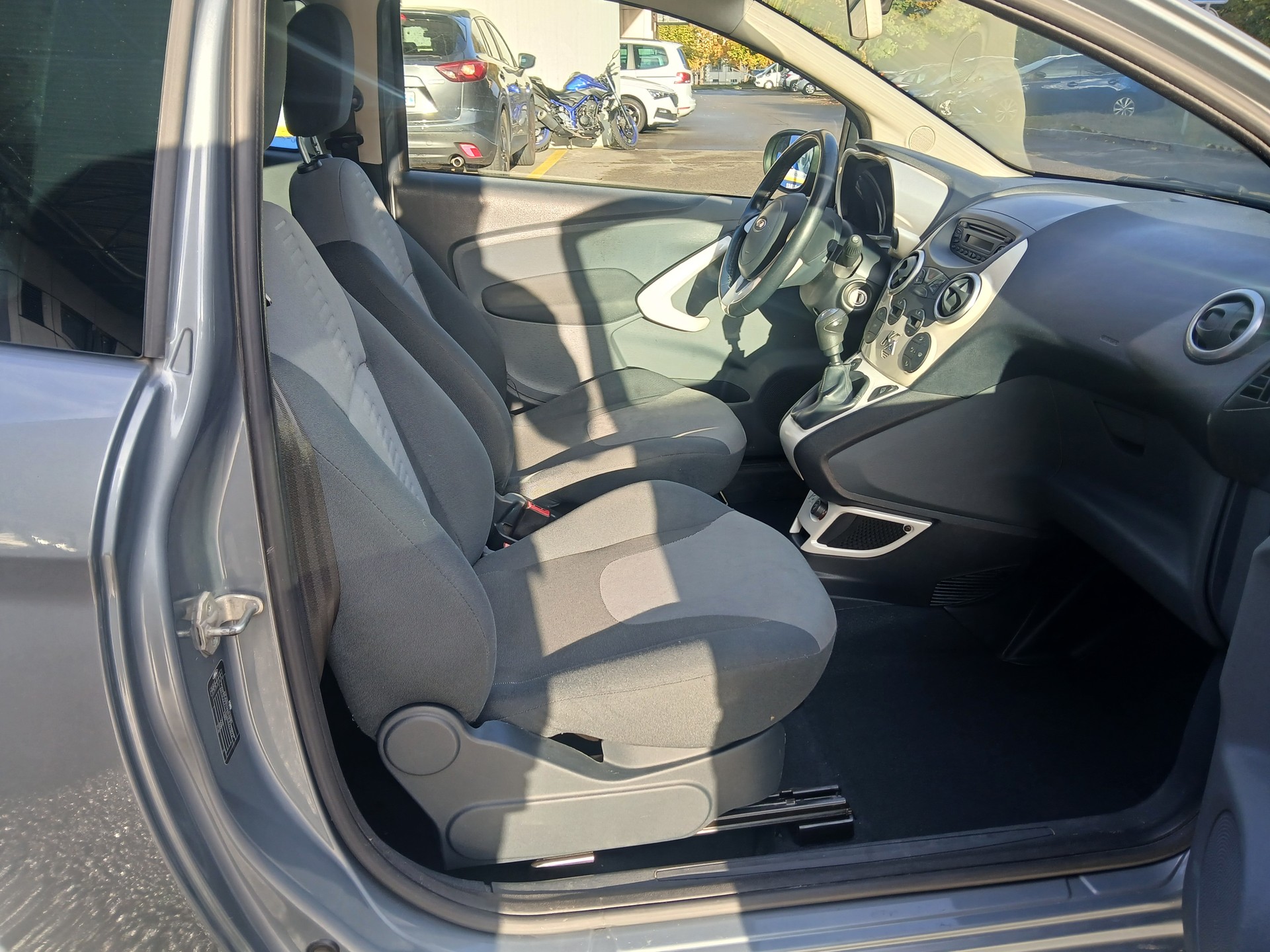 FORD KA 1.25 Titanium-image-9