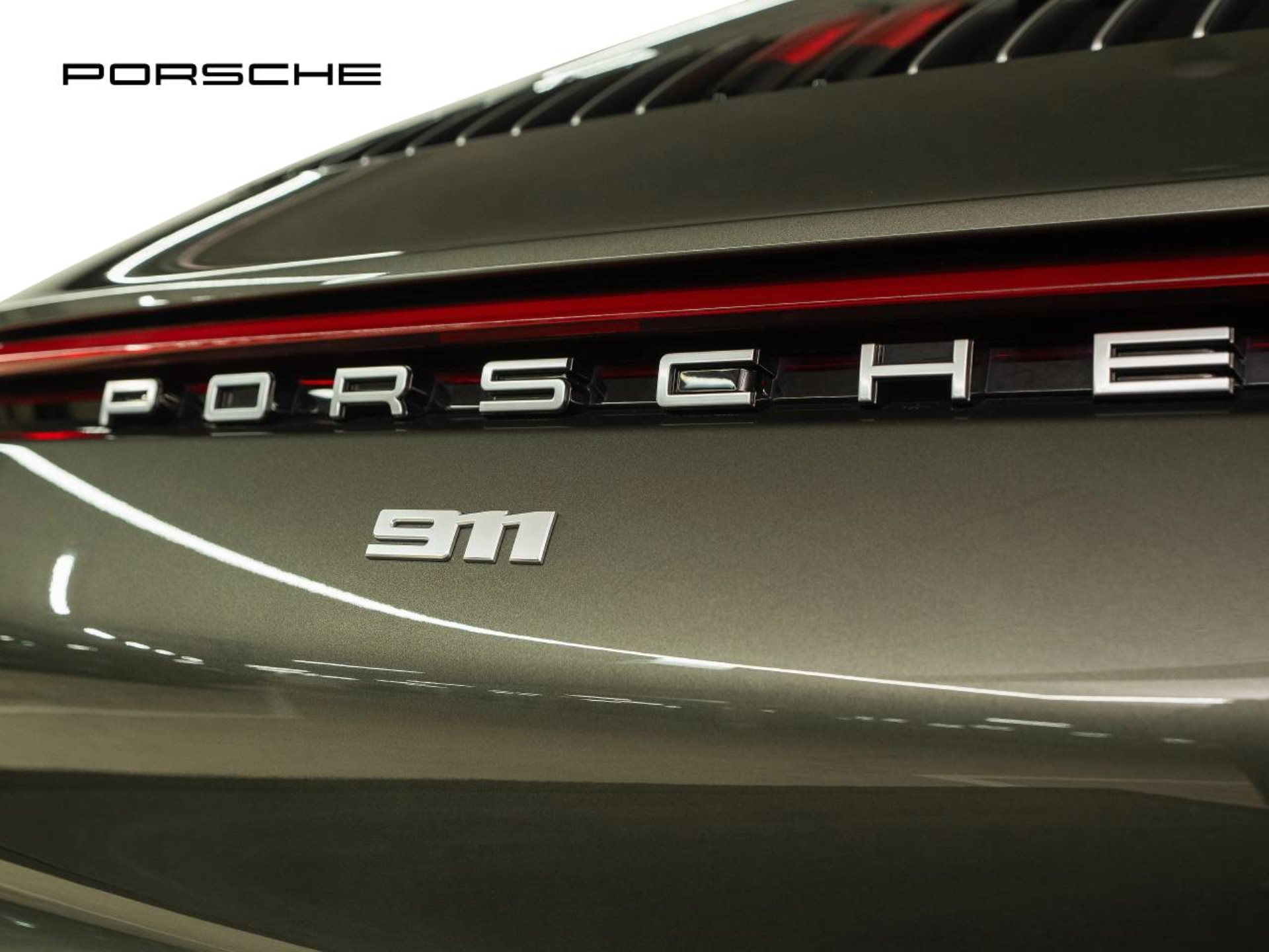 PORSCHE 911 Carrera 4S-image-12
