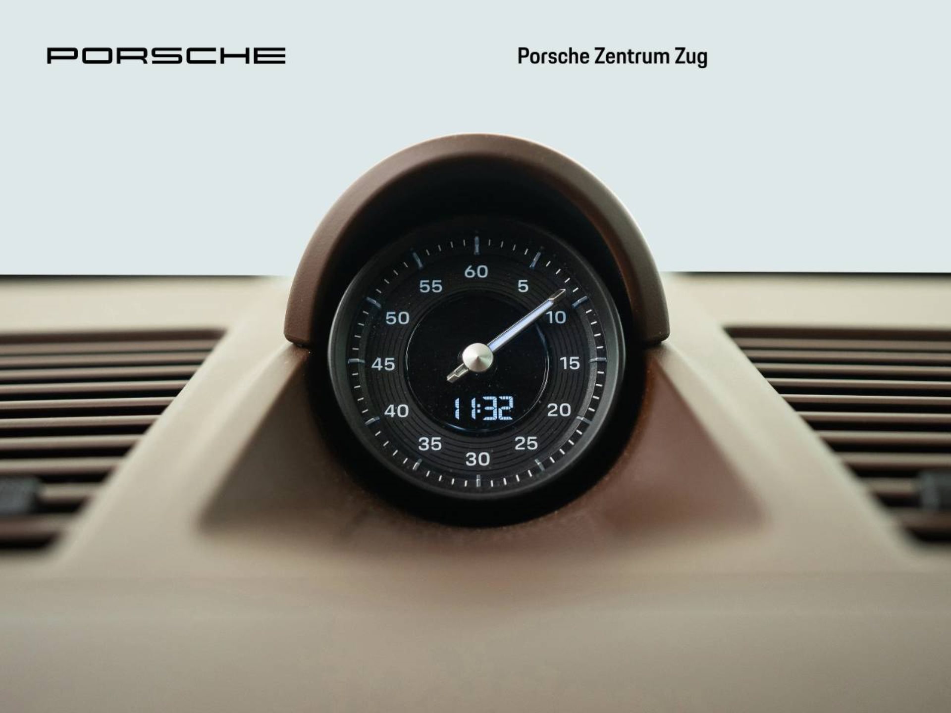 PORSCHE 911 Carrera 4S-image-26