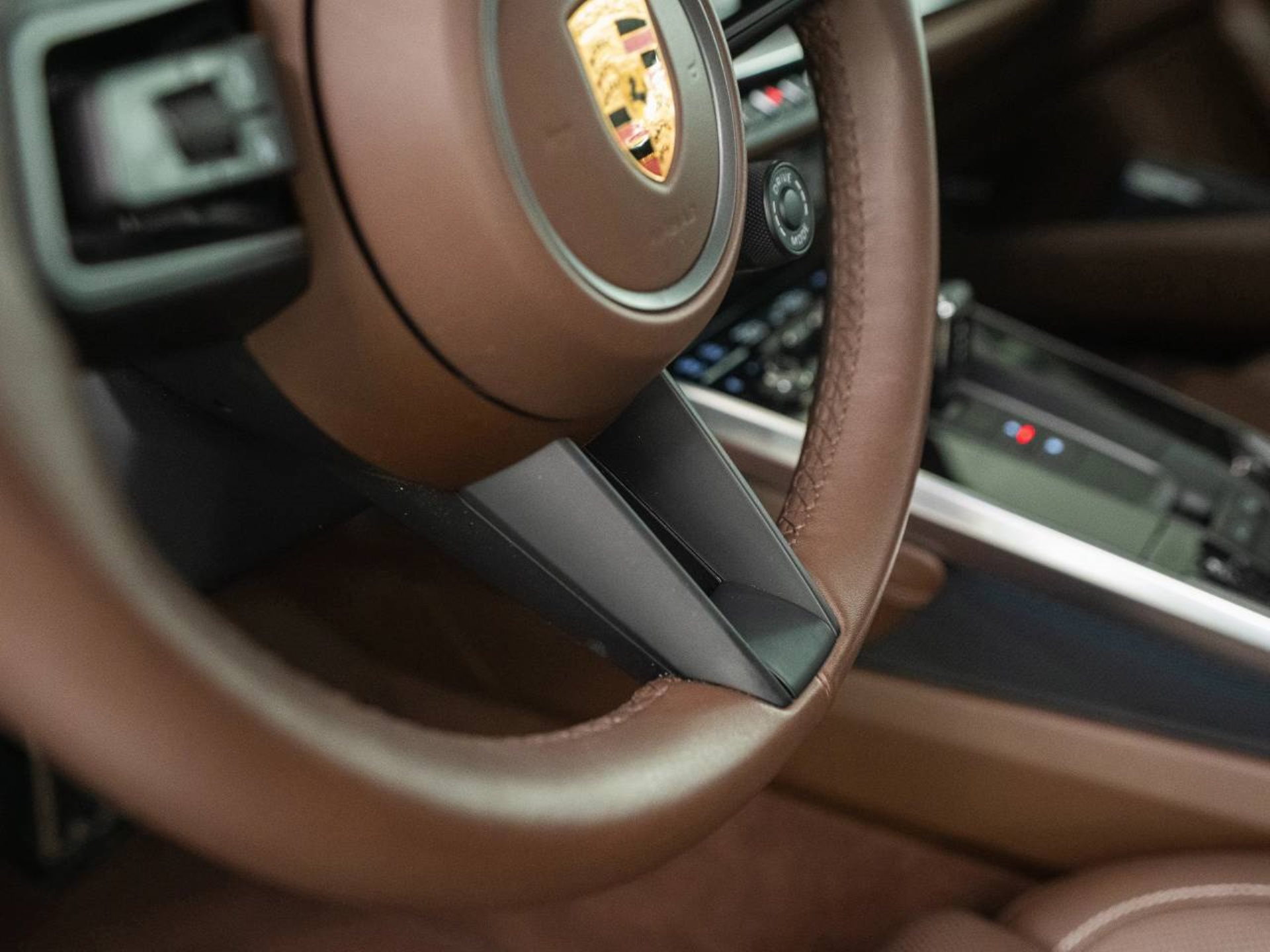 PORSCHE 911 Carrera 4S-image-16