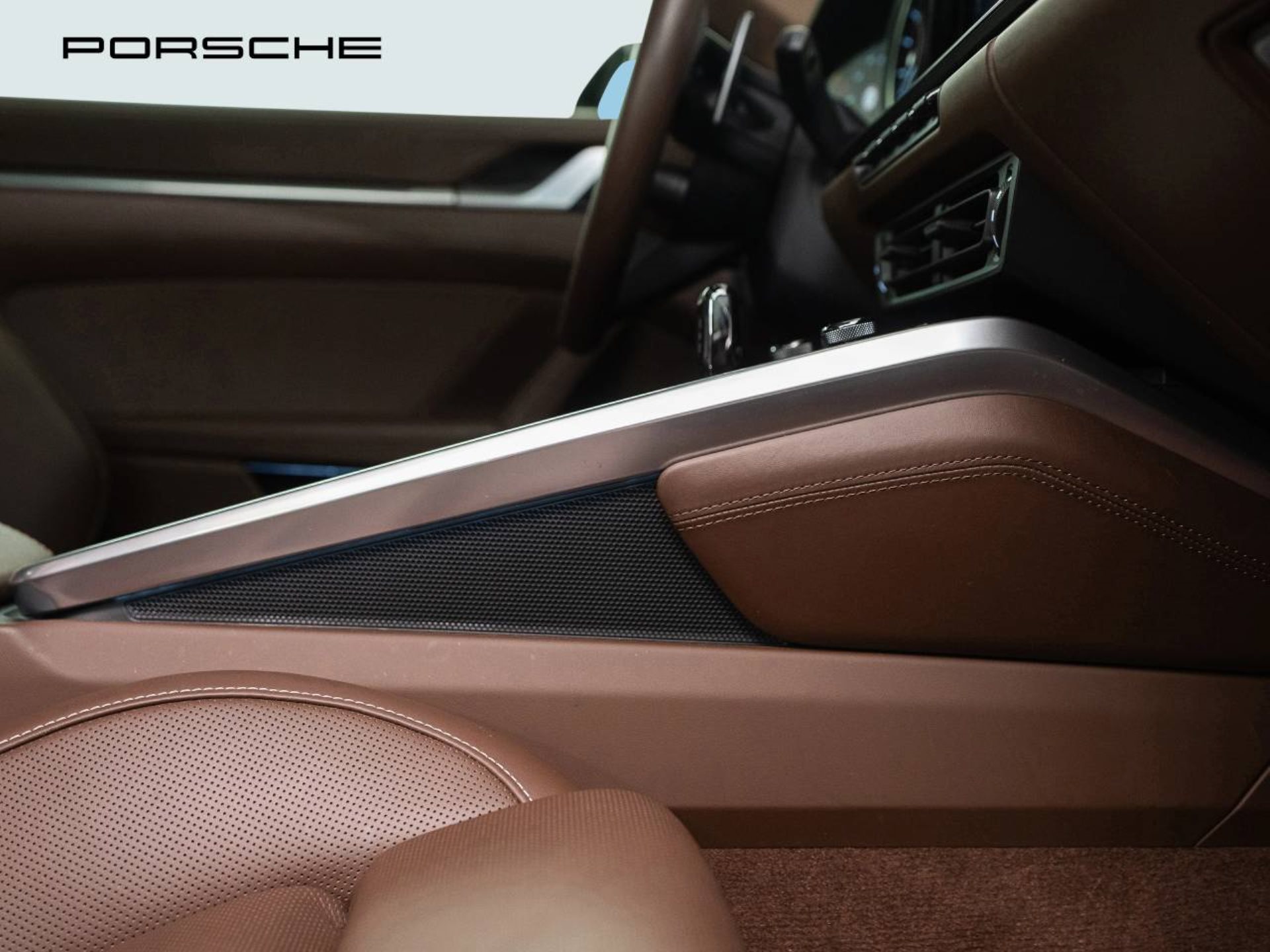 PORSCHE 911 Carrera 4S-image-18