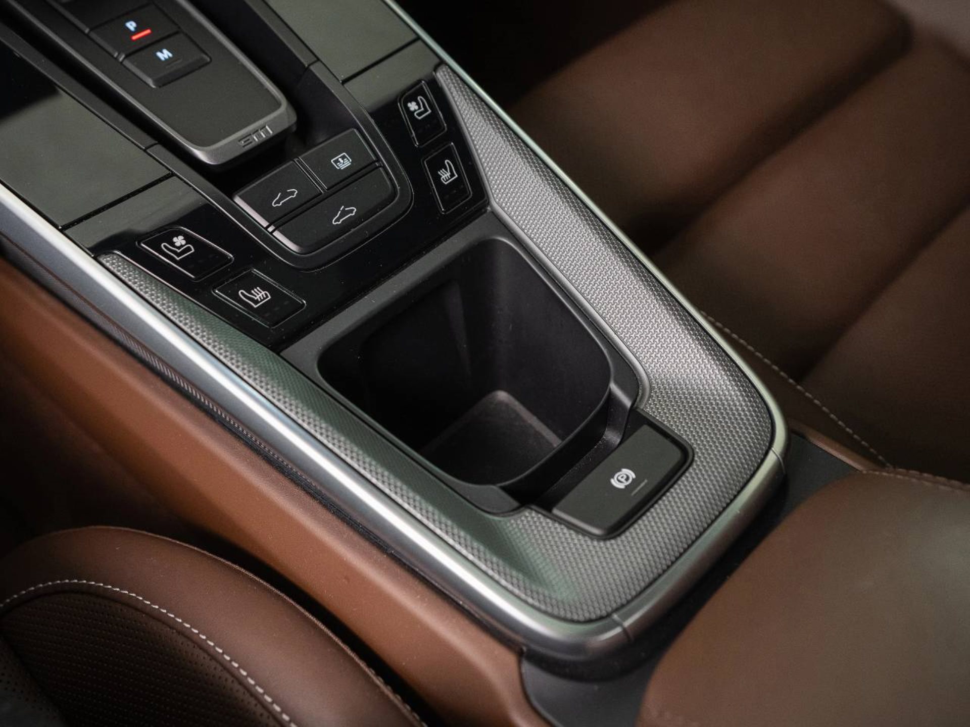 PORSCHE 911 Carrera 4S-image-31