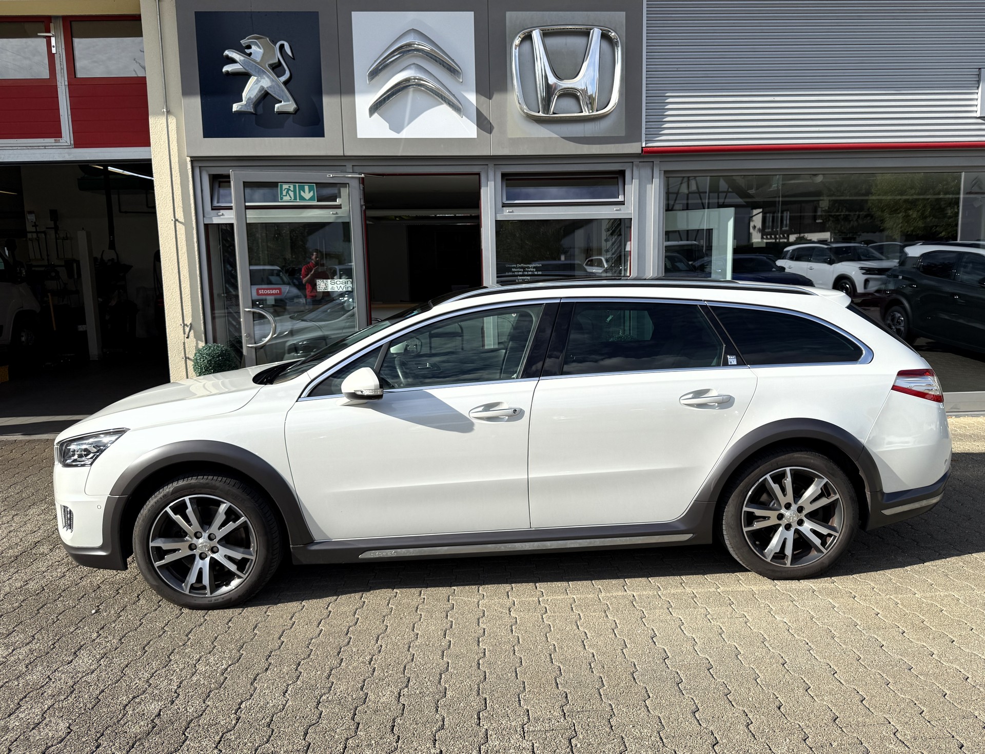 PEUGEOT 508 RXH 2.0 HDI Hybrid4 EGS6-image-3