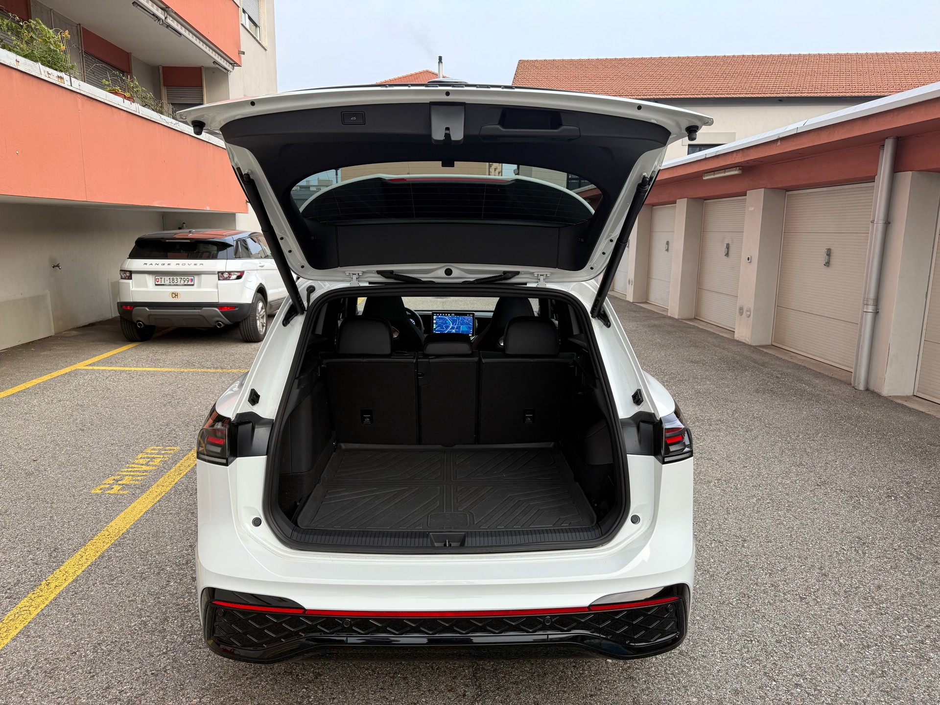 VW 1.5 TSI PHEV R-Line DSG-image-3