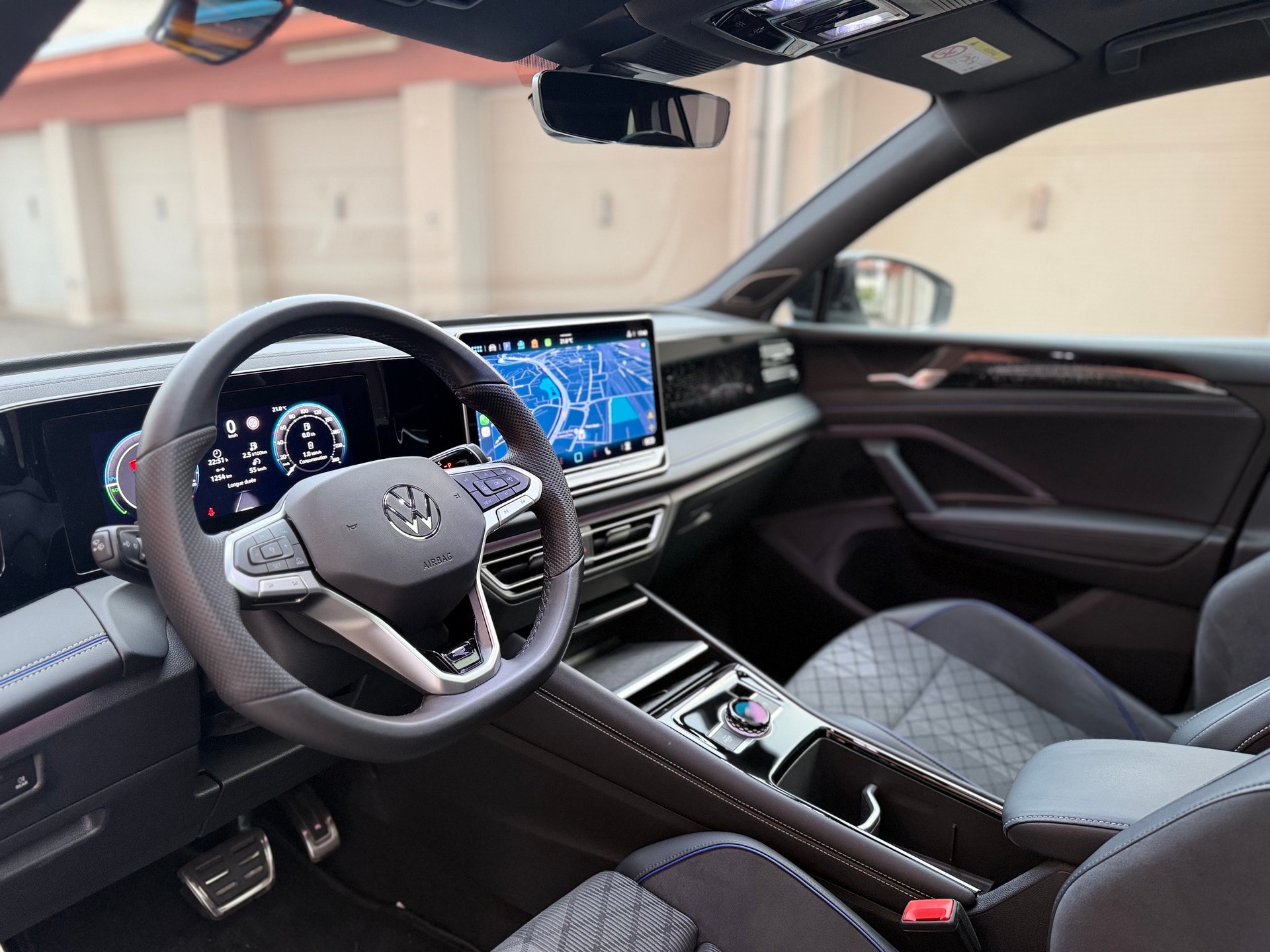 VW 1.5 TSI PHEV R-Line DSG-image-1
