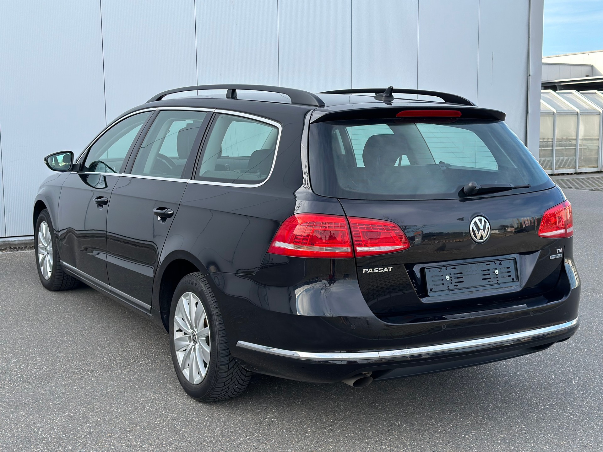VW Passat Variant 1.6 TDI BMT Comfortline DSG mit Tachograph-image-5