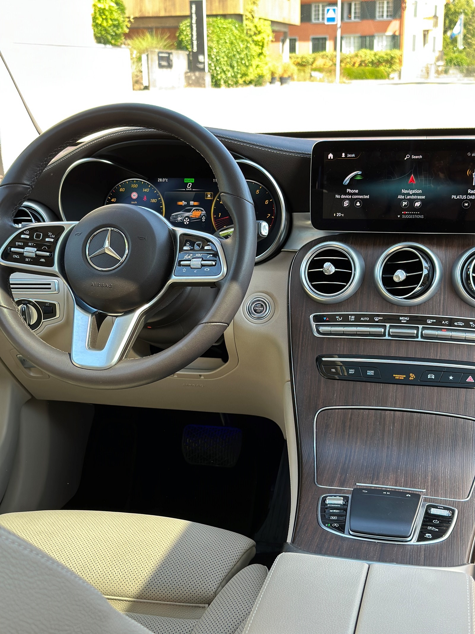 MERCEDES-BENZ GLC 300 AMG Line 4Matic 9G-Tronic-image-5