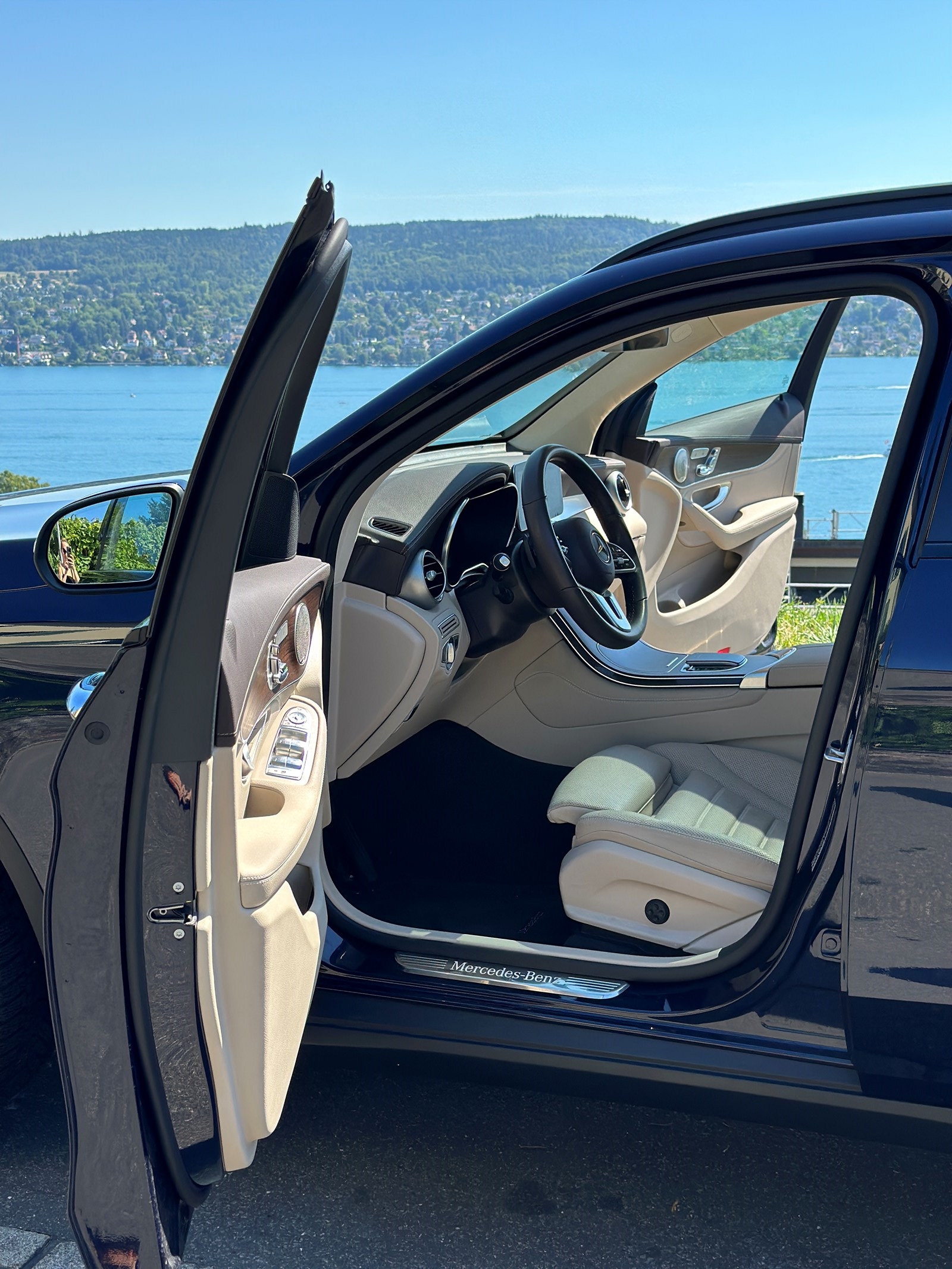MERCEDES-BENZ GLC 300 AMG Line 4Matic 9G-Tronic-image-2