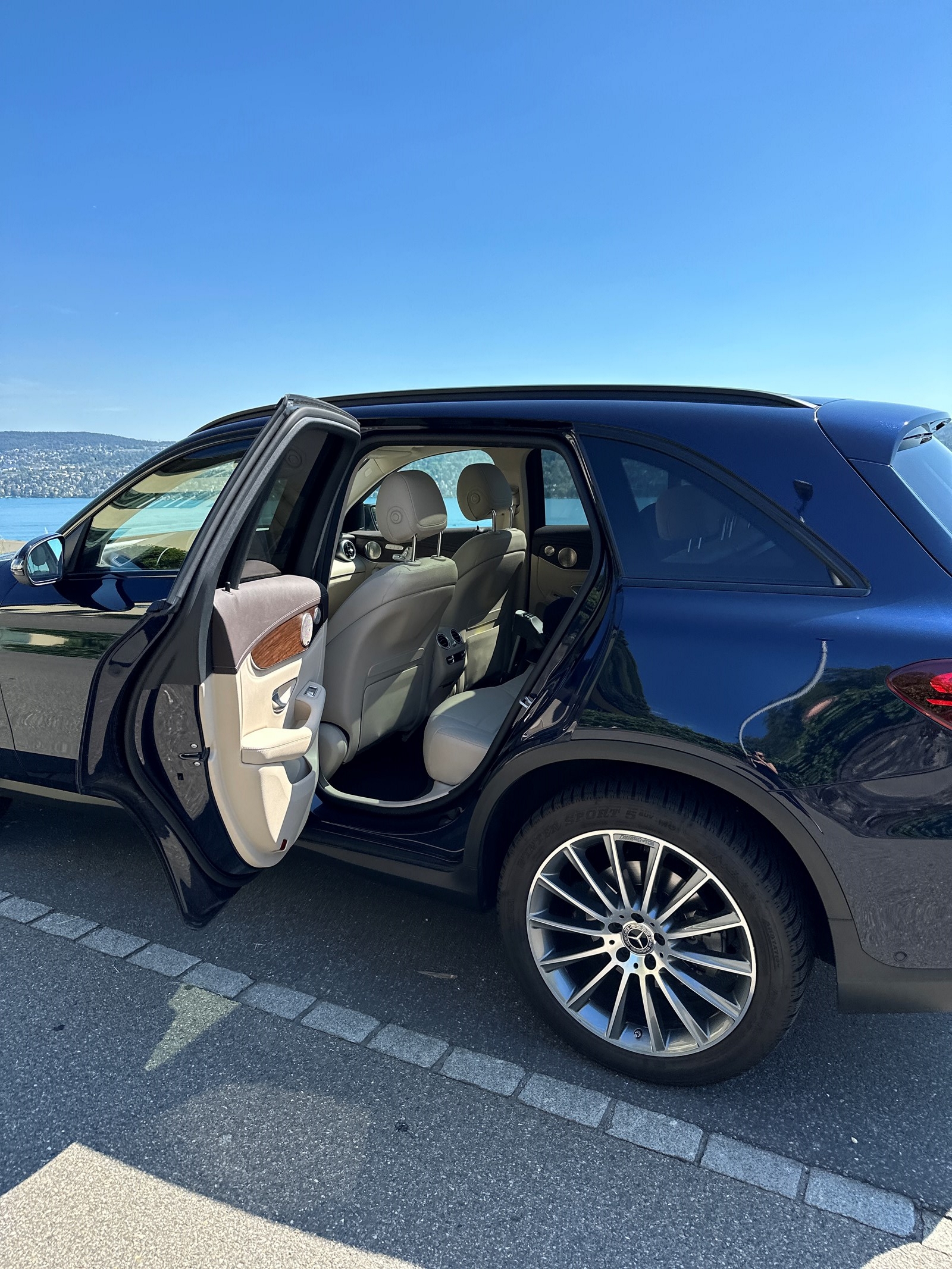 MERCEDES-BENZ GLC 300 AMG Line 4Matic 9G-Tronic-image-3