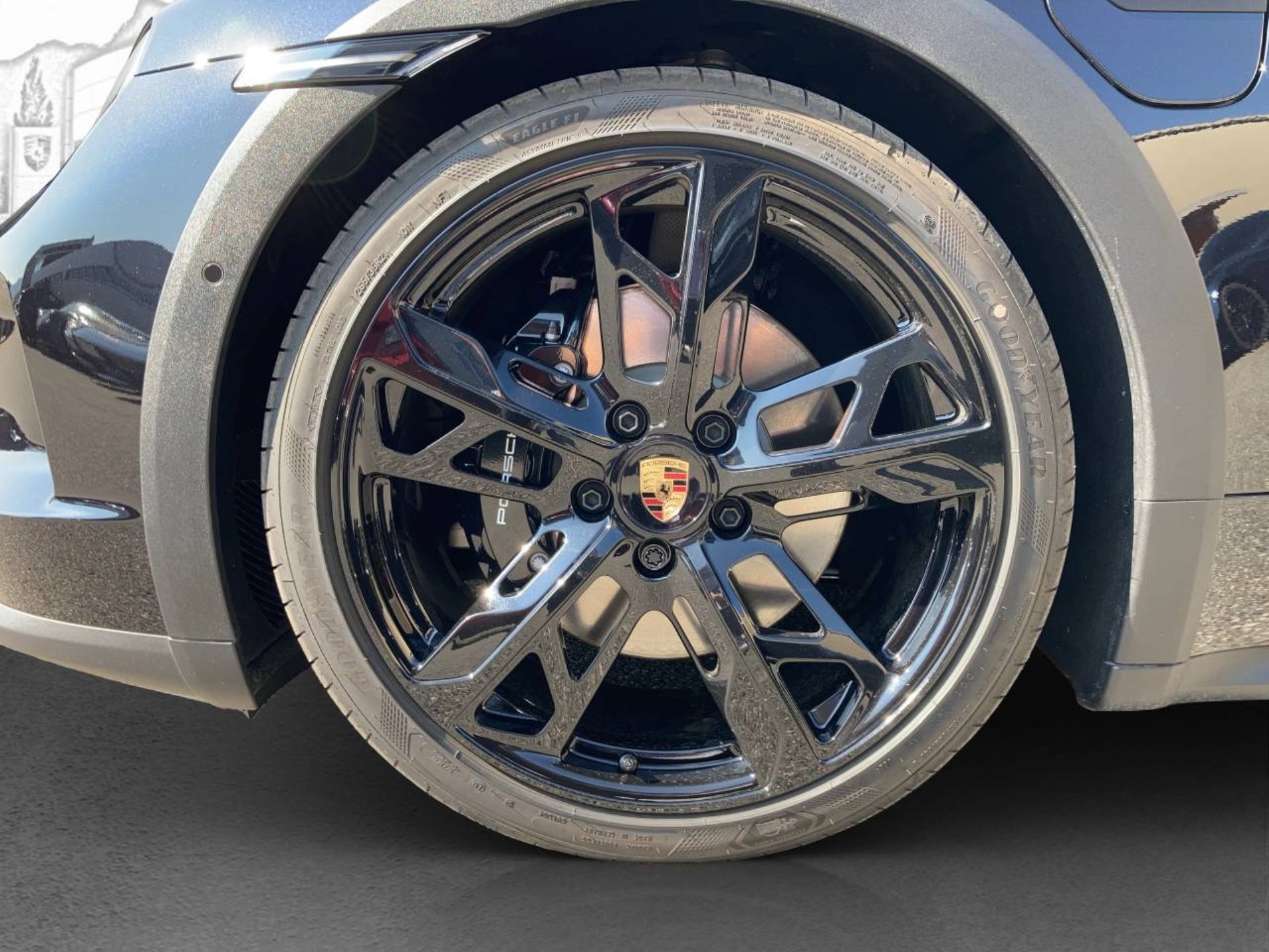 PORSCHE Taycan 4S Cross Turismo-image-24