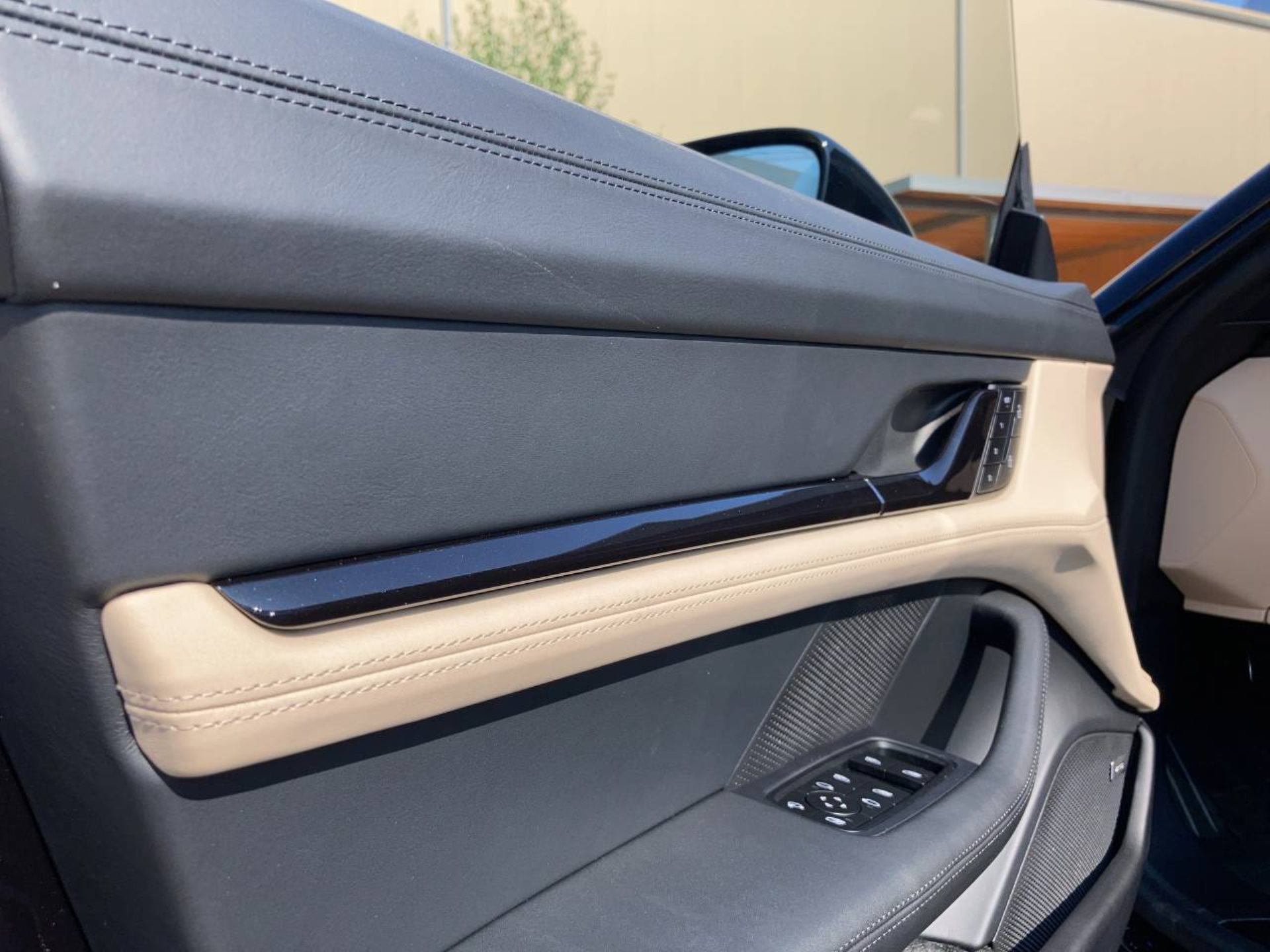 PORSCHE Taycan 4S Cross Turismo-image-16